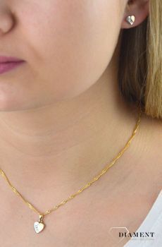 Złote kolczyki w kształcie serca łączone złoto DIA-KLC-5295-585. Eleganckie, zdobione złote kolczyki w ponadczasowej formie pięknego serca. Kolczyki złączonego złota białe oraz żółte. Kolczy (1).JPG