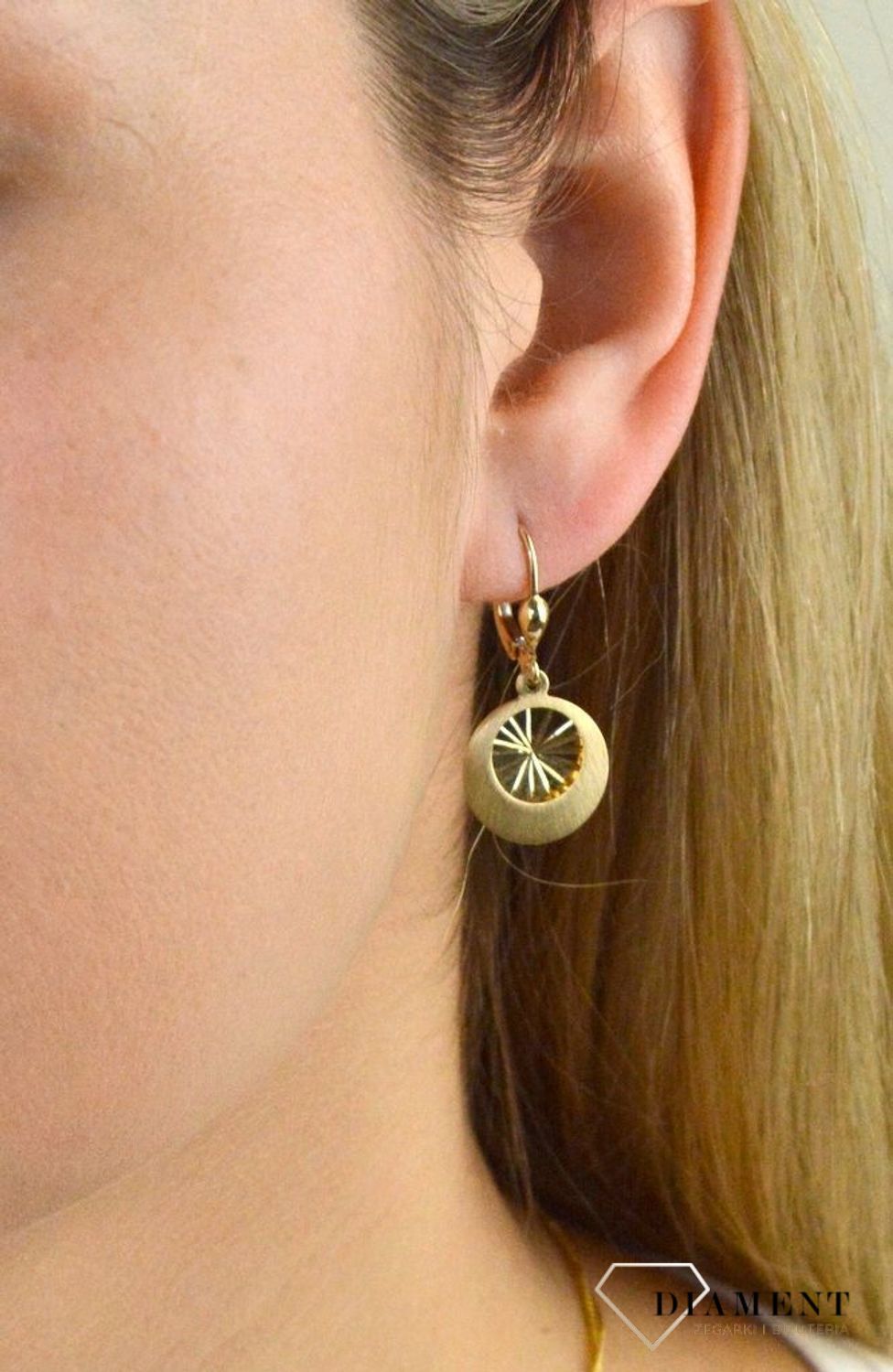 Złote kolczyki kółka z grawerowanym środkiem DIA-KLC-5296-585.jpg