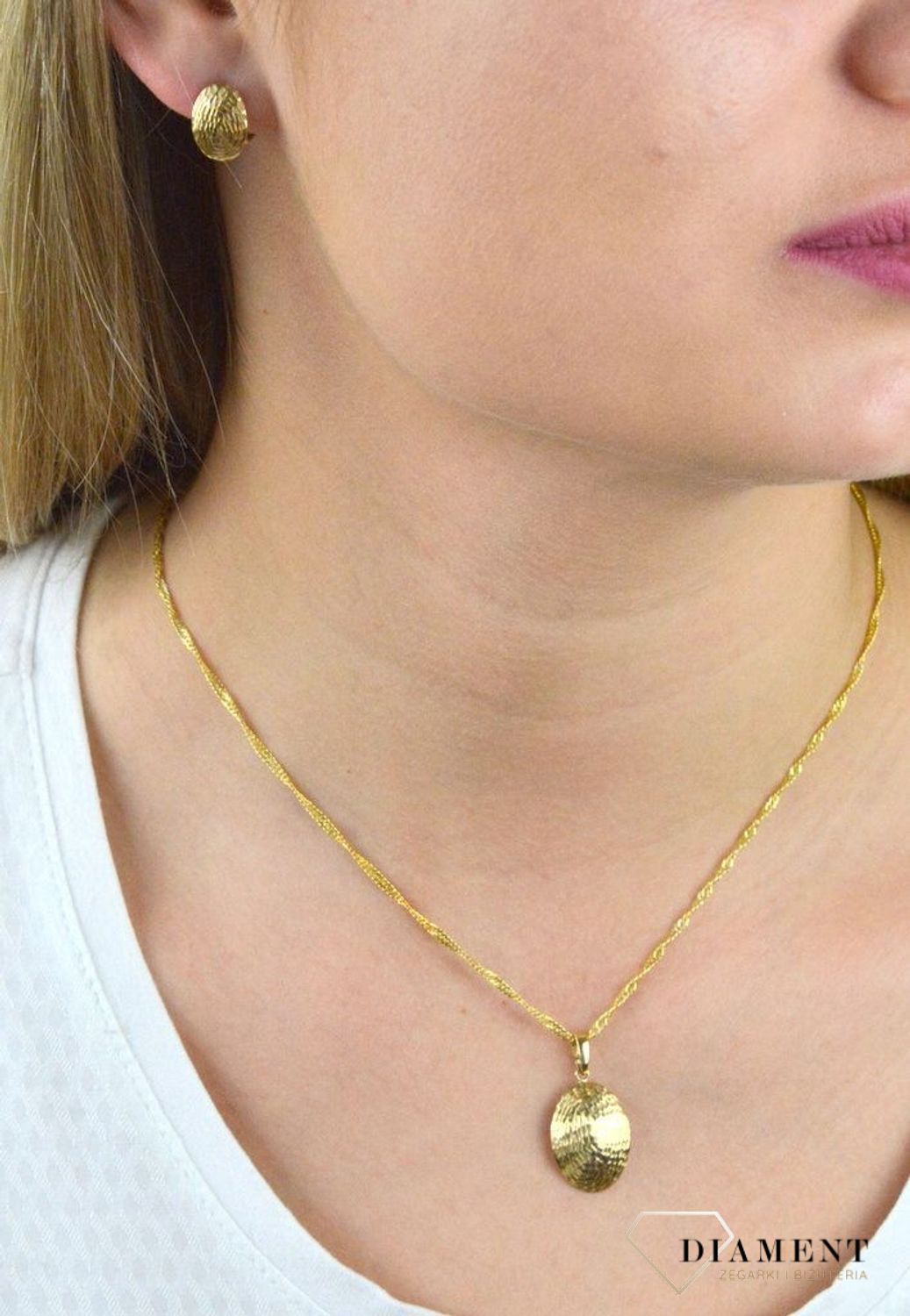 Złote kolczyki grawerowane blaszki o ponadczasowym kształcie DIA-KLC-5314-585.jpg