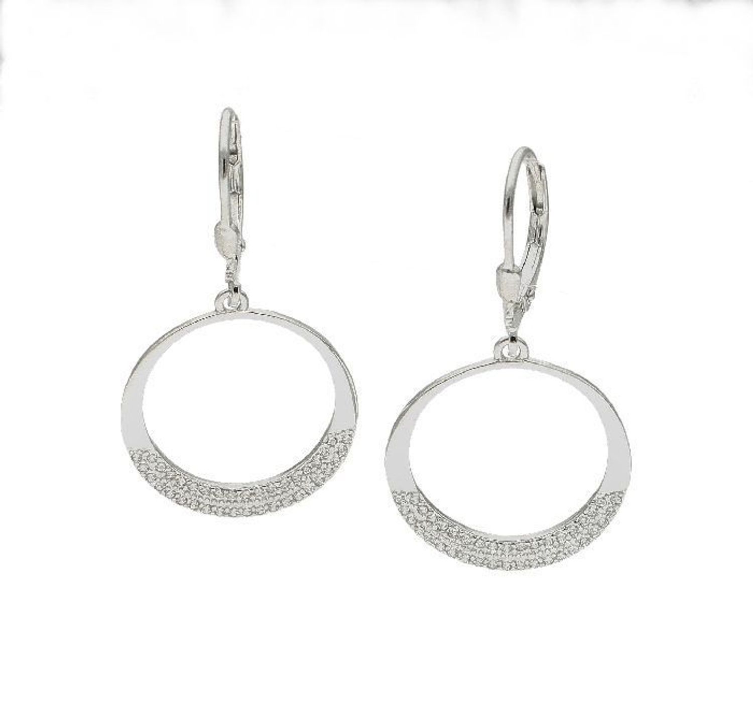 Srebrne kolczyki wiszące 'Kółeczka z cyrkoniami' DIA-KLC-53445-925. Delikatne kolczyki wykonane z najwyższej jakości srebrna próby 925 wyglądają bardzo elegancko. Kolczyki w minimalistycznym stylu, wpisujące się w obecne trend.jpg