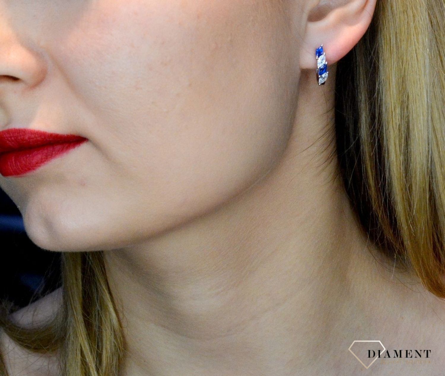 Srebrne eleganckie kolczyki z granatową cyrkonią DIA-KLC-53884-925. Na prezent. Kolczyki wiszące dla dziewczynki. Granatowe kolczyki. Prezent na walentynki..jpg