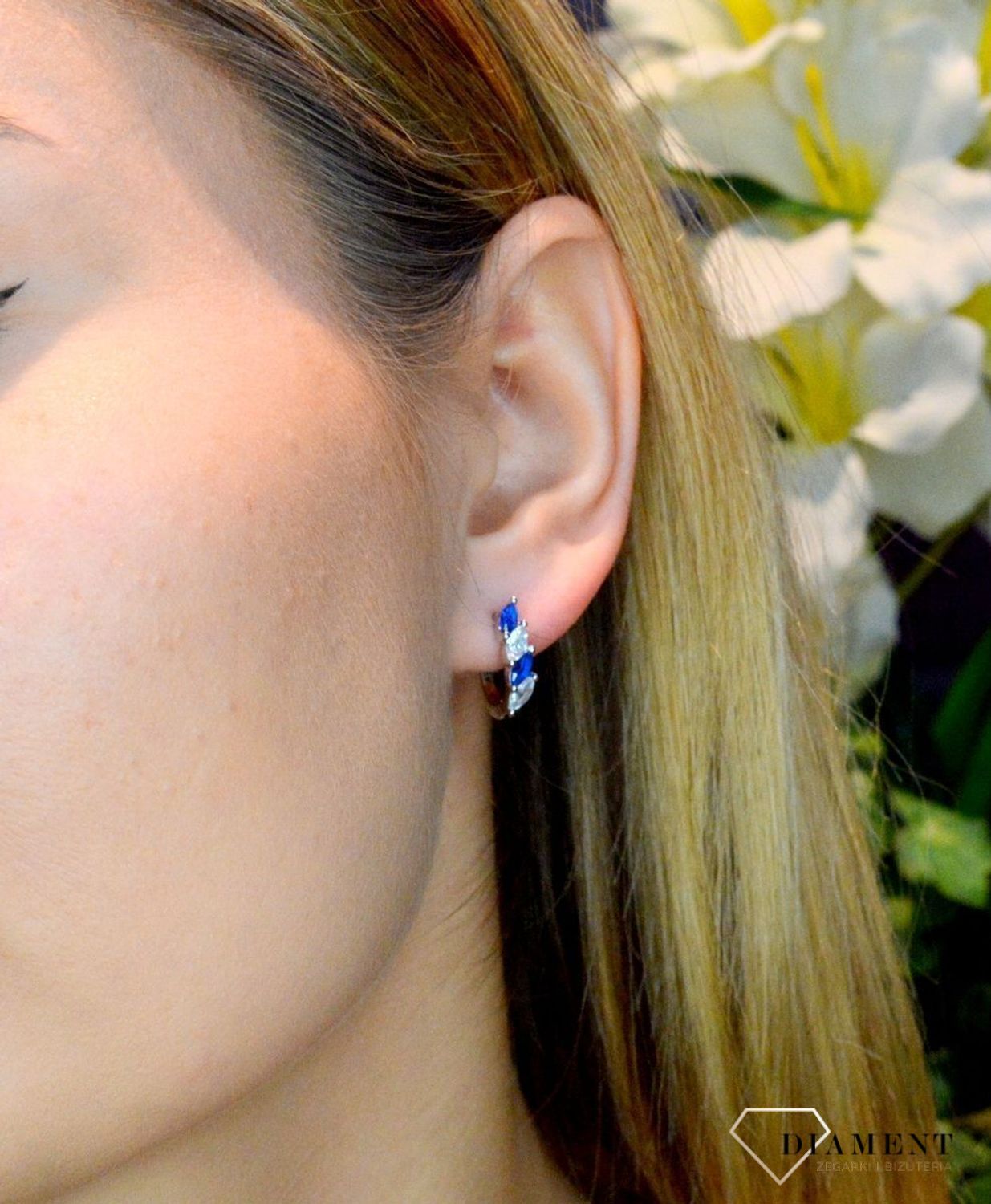 Srebrne eleganckie kolczyki z granatową cyrkonią DIA-KLC-53884-925. Na prezent. Kolczyki wiszące dla dziewczynki. Granatowe kolczyki. Prezent na walentynki..jpg