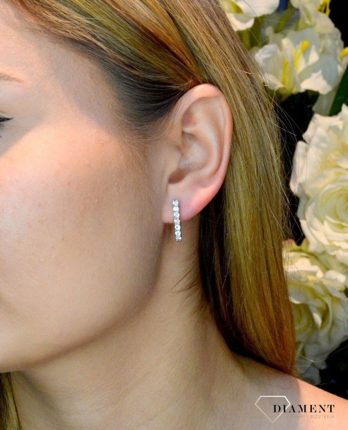 Srebrne kolczyki wiszące Biała cyrkonia DIA-KLC-53887-925. Kolczyki wiszące . Lśniące kolczyki. Biżuteria na prezent dla kobiety. Prezent na walentynki. Eleganckie kolczyki..jpg