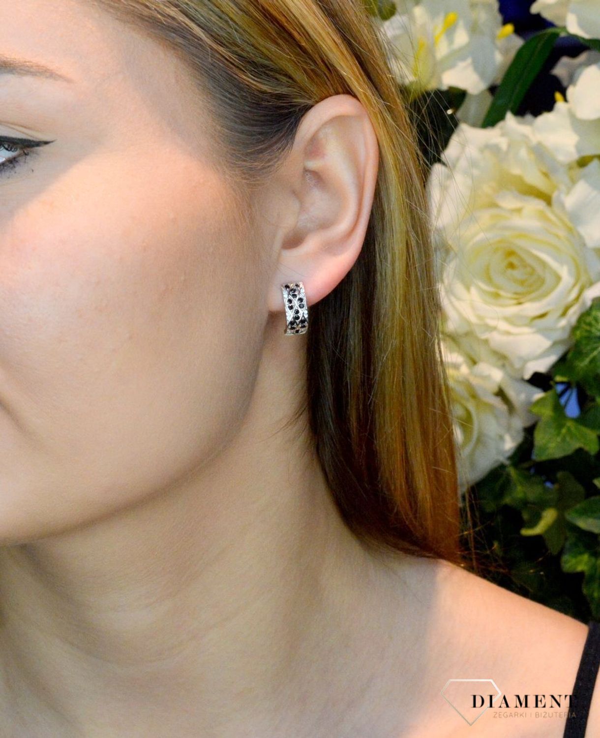 Srebrne eleganckie kolczyki Czarny ornament DIA-KLC-53897-925. Klasyczne kolczyki. pomysł na prezent dla mamy. Prezent dla kobiety na walentynki. Elegancka srebrna biżuteria..jpg