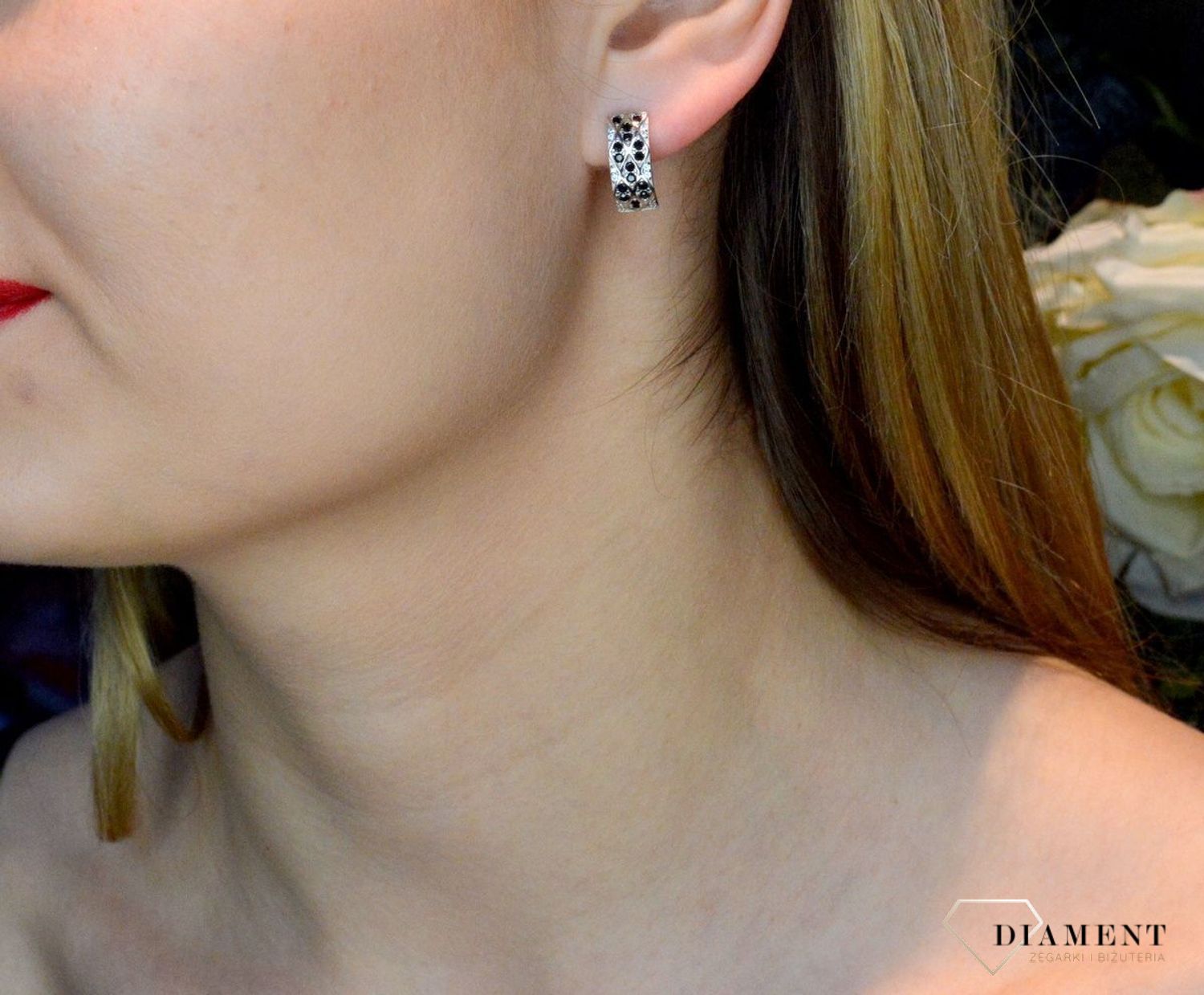 Srebrne eleganckie kolczyki Czarny ornament DIA-KLC-53897-925. Klasyczne kolczyki. pomysł na prezent dla mamy. Prezent dla kobiety na walentynki. Elegancka srebrna biżuteria..jpg