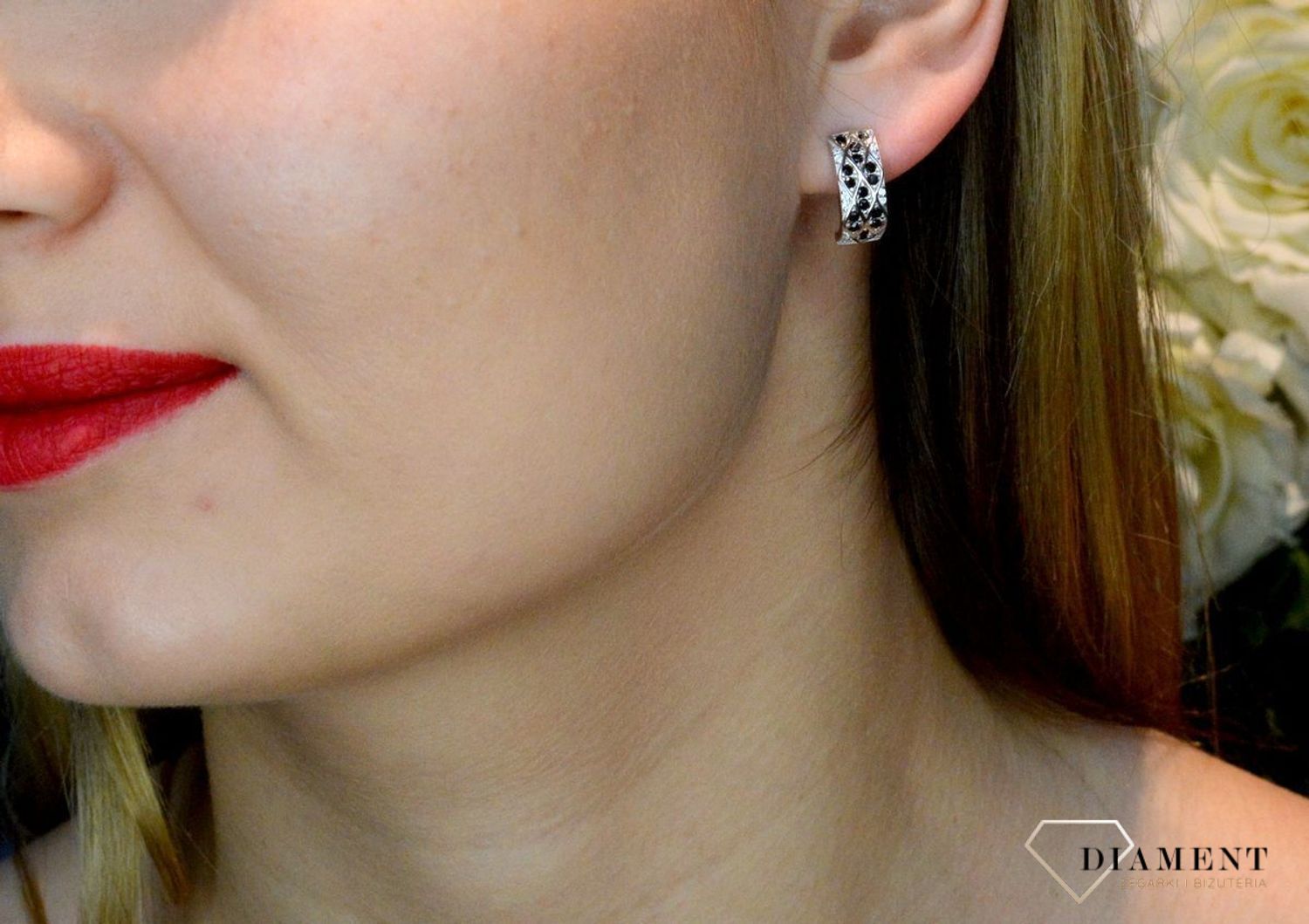 Srebrne eleganckie kolczyki Czarny ornament DIA-KLC-53897-925. Klasyczne kolczyki. pomysł na prezent dla mamy. Prezent dla kobiety na walentynki. Elegancka srebrna biżuteria..jpg