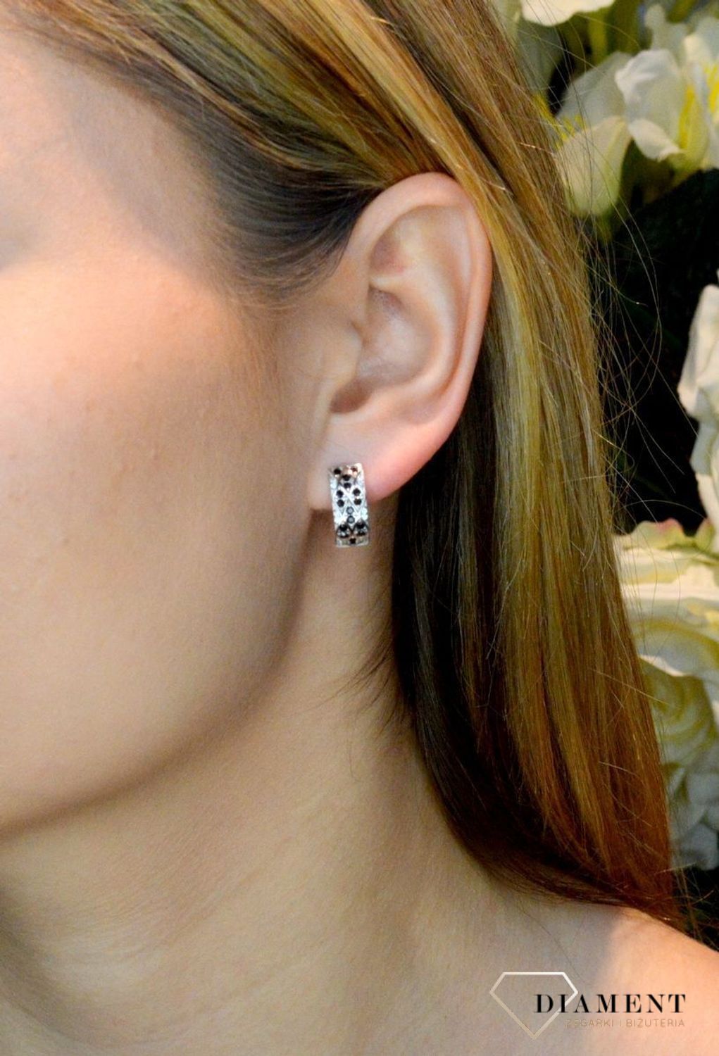 Srebrne eleganckie kolczyki Czarny ornament DIA-KLC-53897-925. Klasyczne kolczyki. pomysł na prezent dla mamy. Prezent dla kobiety na walentynki. Elegancka srebrna biżuteria..jpg