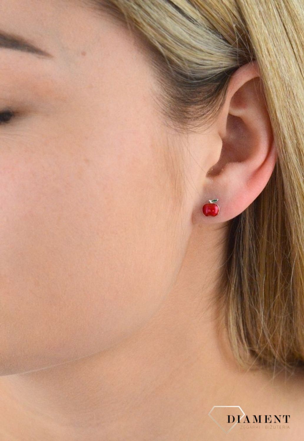 Kolczyki na sztyft 'czerwone jabłko' DIA-KLC-5395-925. Kolczyki czerwone jabłuszka DIA-KLC-5395-925. Srebrne kolczyki wkrętki wykonane z próby 925 pomalowane czerwoną i zieloną emalią w kształcie jabłuszek..png