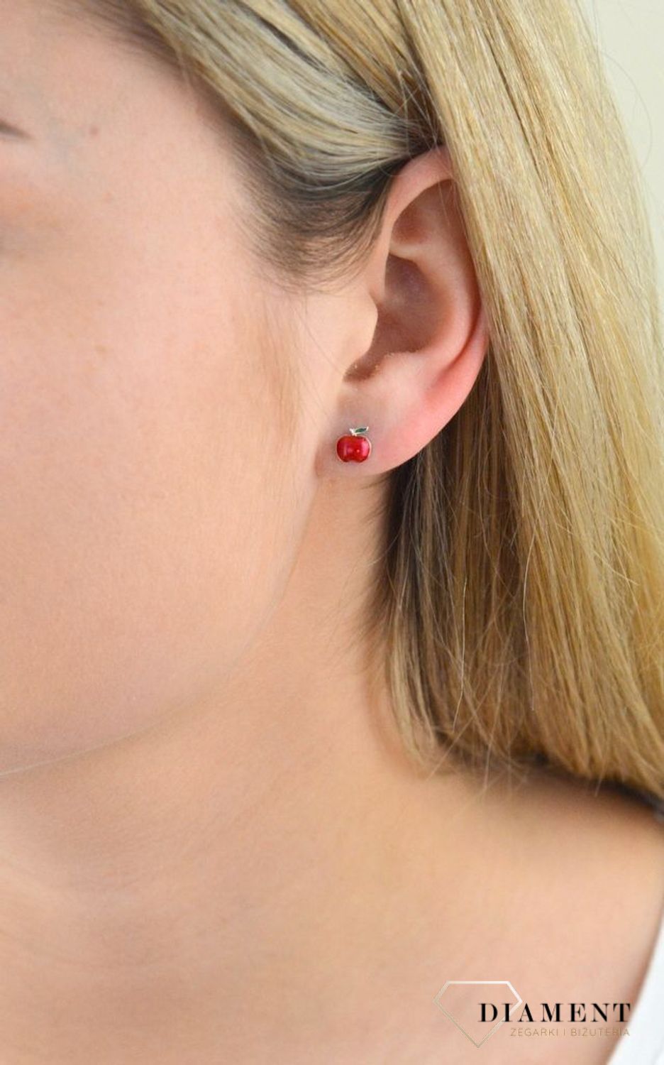 Kolczyki na sztyft 'czerwone jabłko' DIA-KLC-5395-925. Kolczyki czerwone jabłuszka DIA-KLC-5395-925. Srebrne kolczyki wkrętki wykonane z próby 925 pomalowane czerwoną i zieloną emalią w kształcie jabłuszek..png