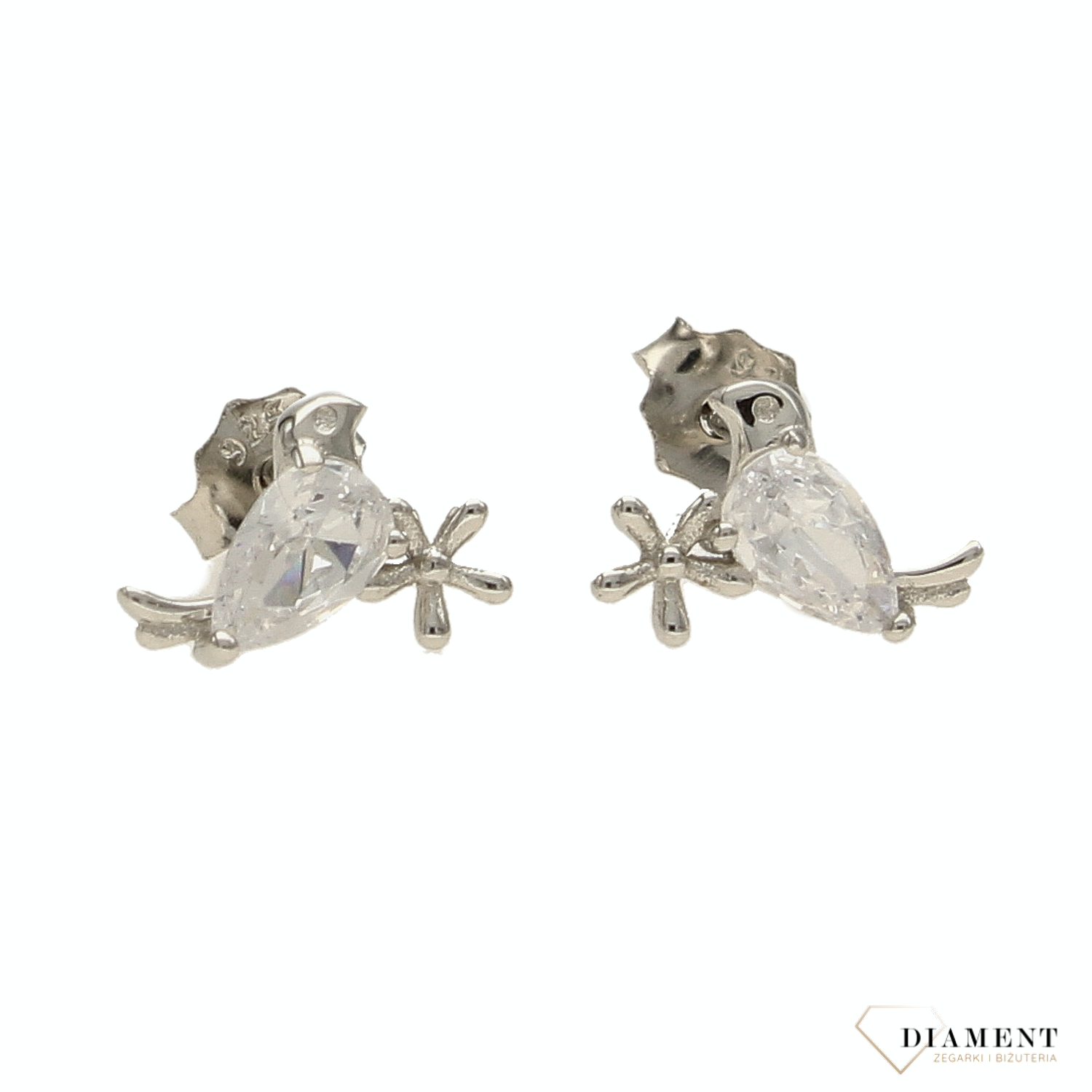 Kolczyki srebrne w kształcie płatów z cyrkonią DIA-KLC-5423-925. Urocze srebrne kolczyki z wygodnym zapięcie na sztyft z kolekcji dziecięcej Salonu Diament. Kolczyki wykonane ze srebra próby 925. .png