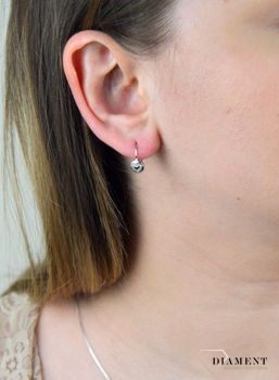 Srebrne kolczyki  Serduszko z cyrkonii  925 DIA-KLC-5407-925 💎 Srebrna biżuteria wykonana z próby 925 o okrągłym kształcie z elementem w formie serca wysadzanego cyrkoniami 💎 (1).JPG