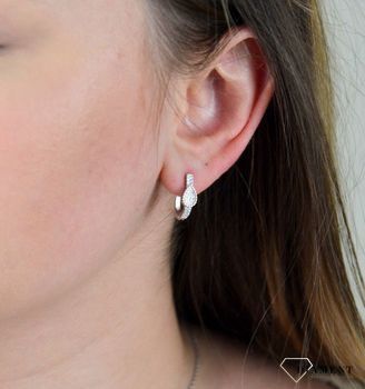 Srebrne kolczyki  Łezka z cyrkoniami  925 DIA-KLC-5409-925  💎 Biżuteria wykonana z najwyższej próby srebra o formie łezki wypełnionej subtelnymi, błyszczącymi kamieniami syntetycznymi 💎 (.JPG