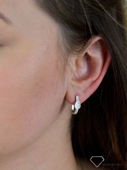 Srebrne kolczyki  Łezka z cyrkoniami  925 DIA-KLC-5409-925  💎 Biżuteria wykonana z najwyższej próby srebra o formie łezki wypełnionej subtelnymi, błyszczącymi kamieniami syntetycznymi 💎 (1).JPG