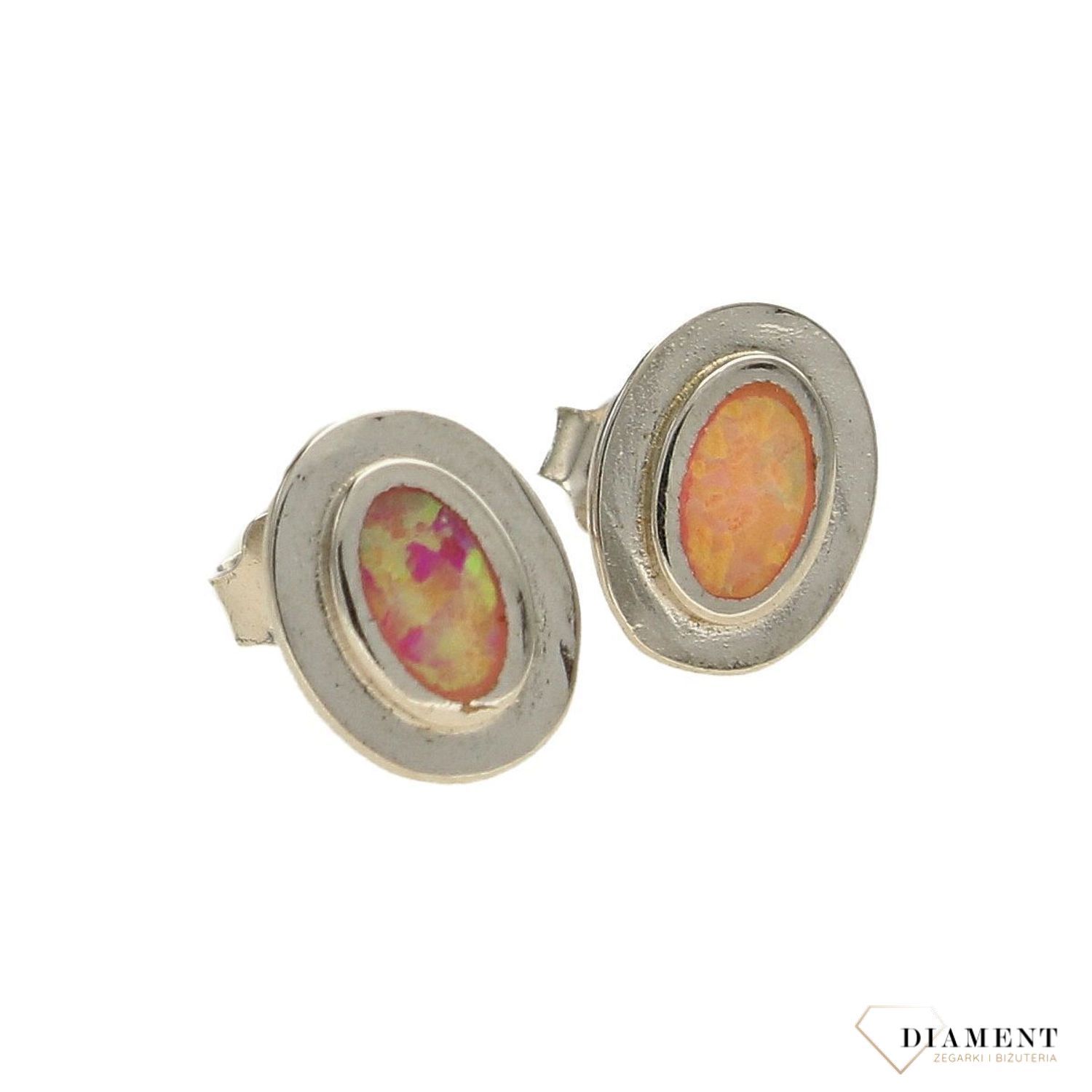 Kolczyki srebrne opalizujące DIA-KLC-5414-925. Delikatne kolczyki wykonane z najwyższej jakości srebrna próby 925. Kolczyki w minimalistycznym stylu, wpisujące się w obecne trendy modowe.  (1).jpg