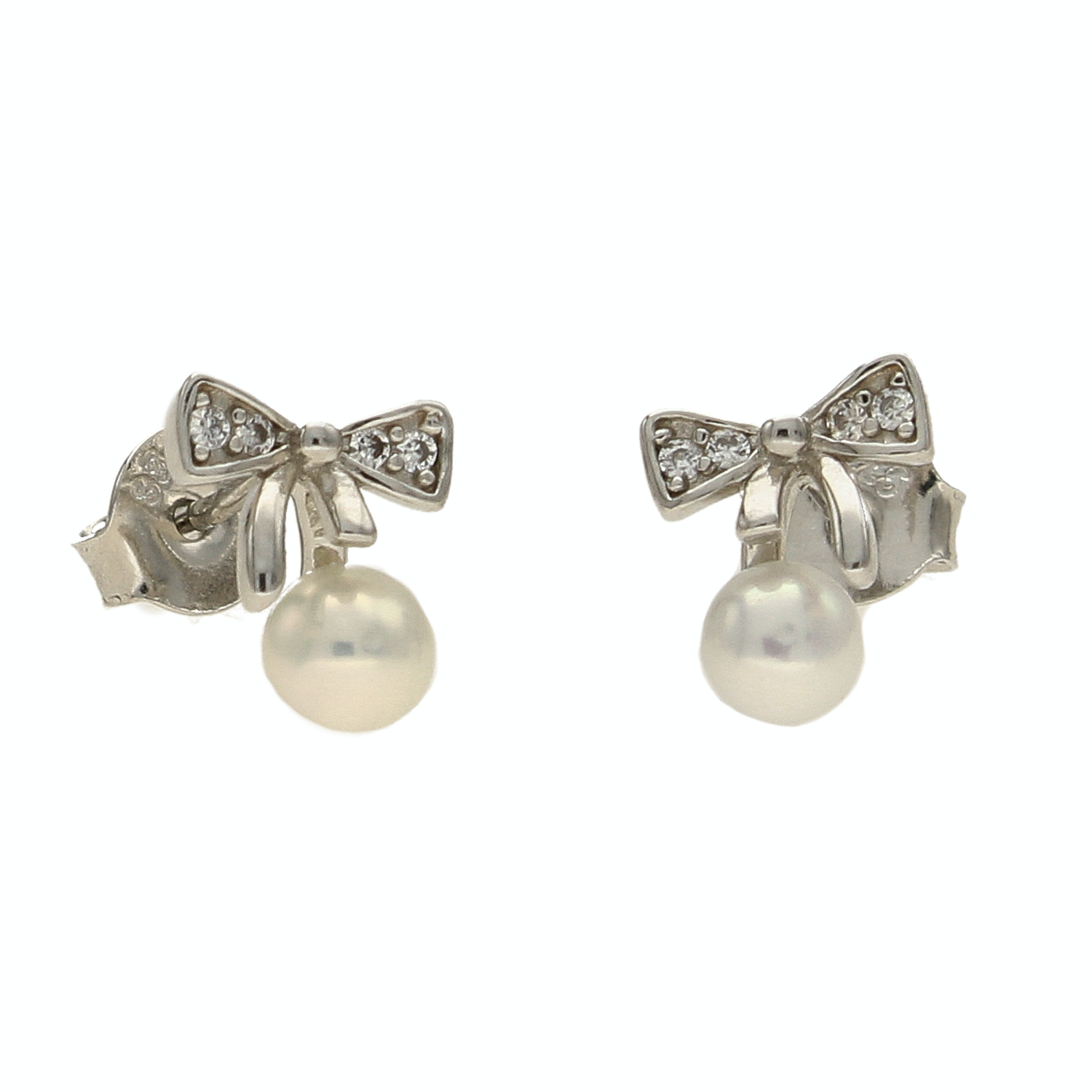 Srebrne kolczyki kokardki damskie z perełką DIA-KLC-5396-925. Kolczyki to idealna proporcje zamknięte w pięknej kompozycji. Kolczyki wykonane z najwyższej jakości srebra próby 925. Nowa interpretacja klasycznego wzoru ozdobi.png