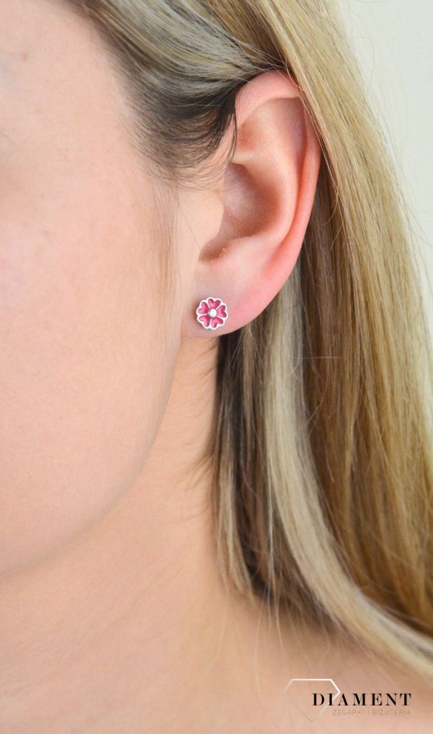 Srebrne kolczyki na sztyft różowe kwiatki DIA-KLC-5431-925. Urocze srebrne kolczyki z roślinnym motywem. Doskonałe na prezent dla dziecka. Kolczyki kwiatki.  Idealnie sprawdzą się jako prezent dla osoby kochającej n.png