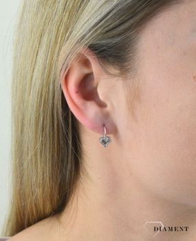 Srebrne kolczyki 925 'Błyszczące serduszka' DIA-KLC-5441-925. Biżuteria z symbolem miłości będzie doskonała na prezent dla osoby bliskiej naszemu sercu. Kolczyki z zapięciem angielskim. Ko (3).JPG