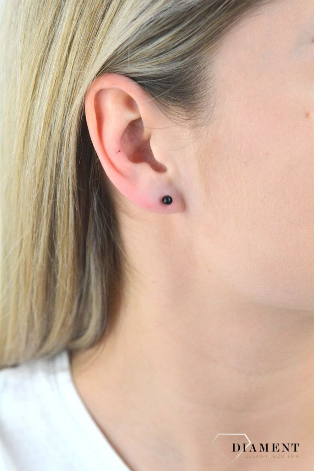 Kolczyki wkrętki czarne kulki DIA-KLC-5449-925. eleganckie, klasyczne kolczyki w formie kulek w czarnym kolorze.  element ozdobny do codziennych stylizacji. Na prezent. Delikatne kolczyki. Minimalistyczne kolczyki..png