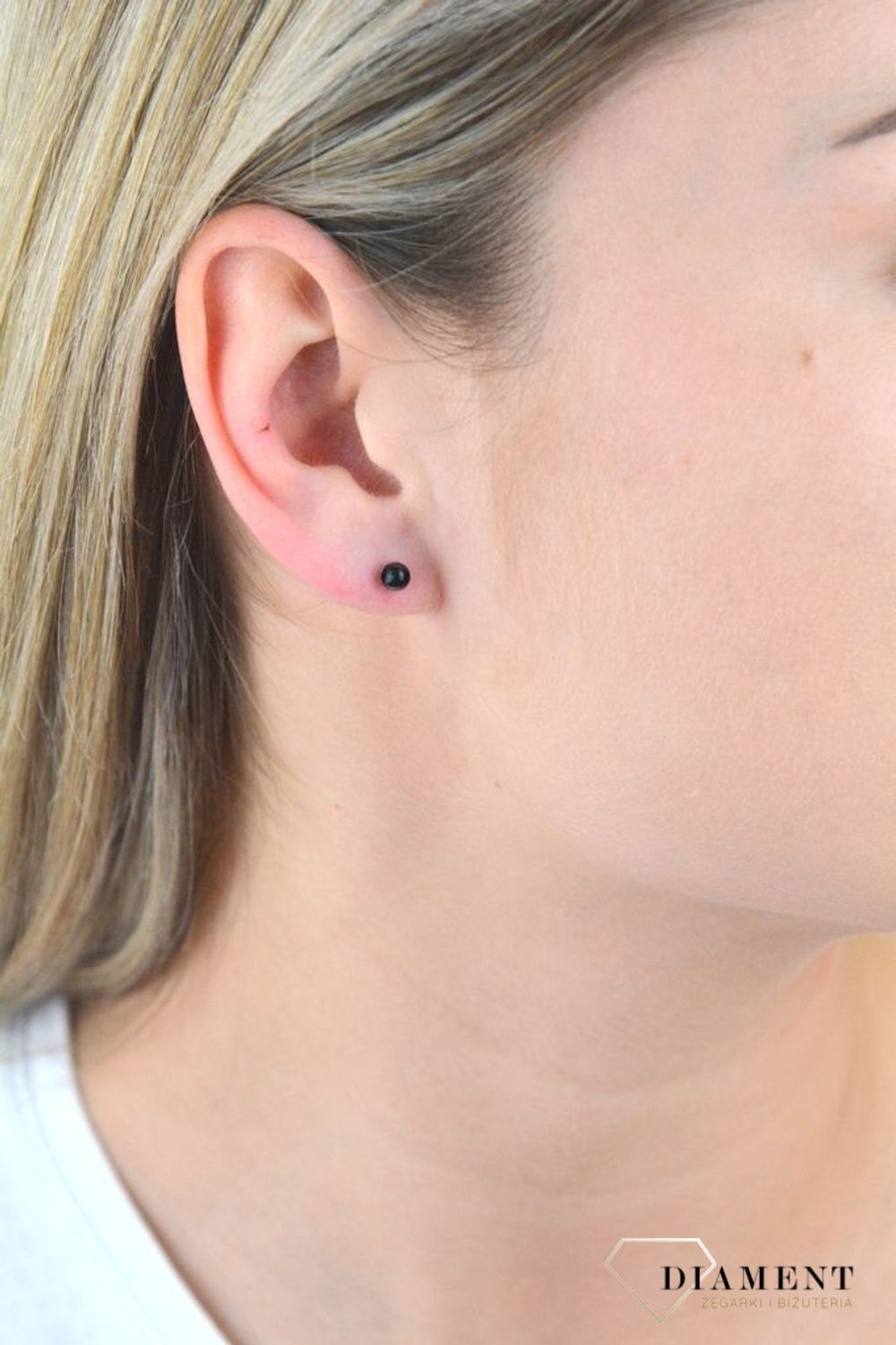 Kolczyki wkrętki czarne kulki DIA-KLC-5449-925. eleganckie, klasyczne kolczyki w formie kulek w czarnym kolorze.  element ozdobny do codziennych stylizacji. Na prezent. Delikatne kolczyki. Minimalistyczne kolczyki..png