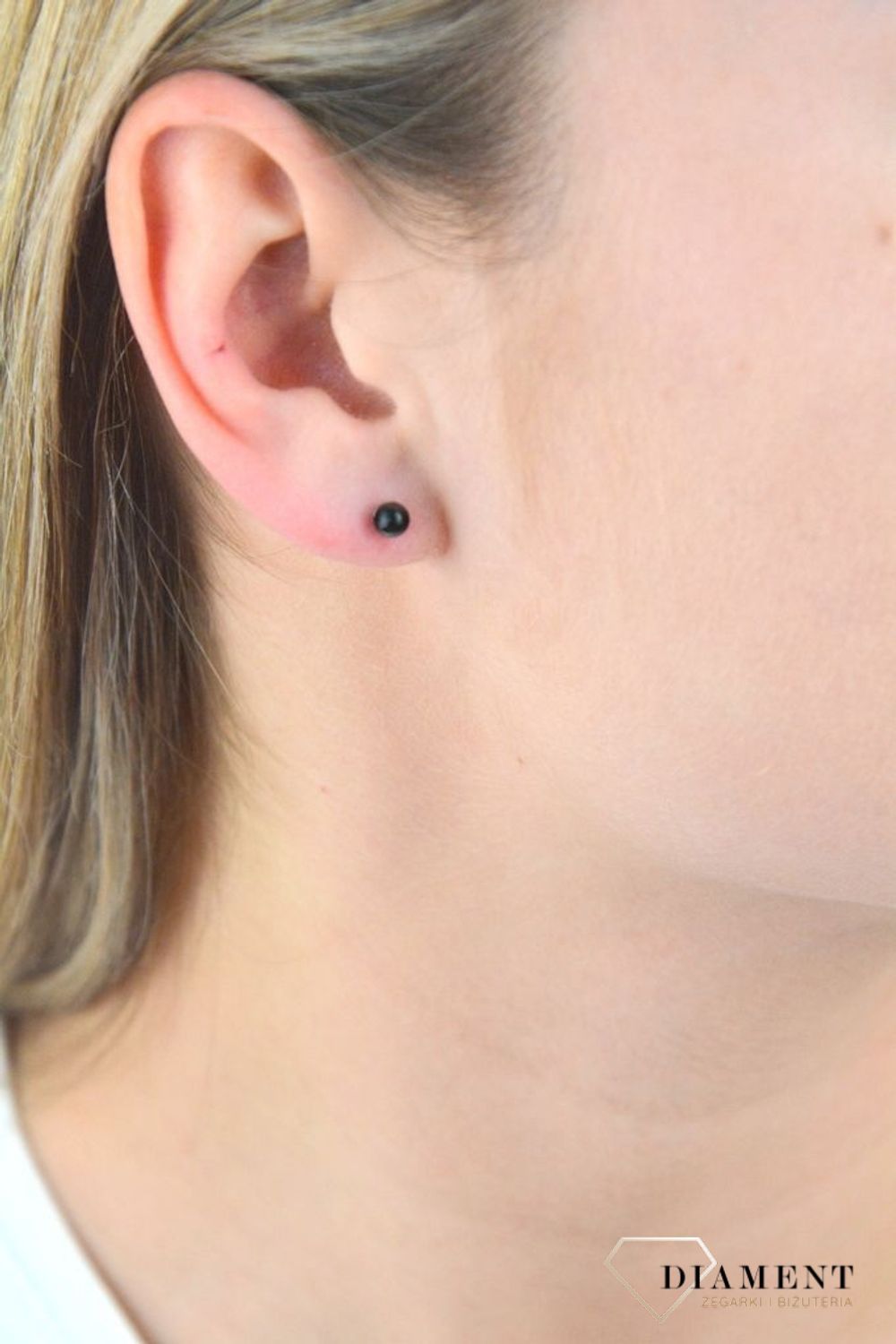 Kolczyki wkrętki czarne kulki DIA-KLC-5449-925. eleganckie, klasyczne kolczyki w formie kulek w czarnym kolorze.  element ozdobny do codziennych stylizacji. Na prezent. Delikatne kolczyki. Minimalistyczne kolczyki..png