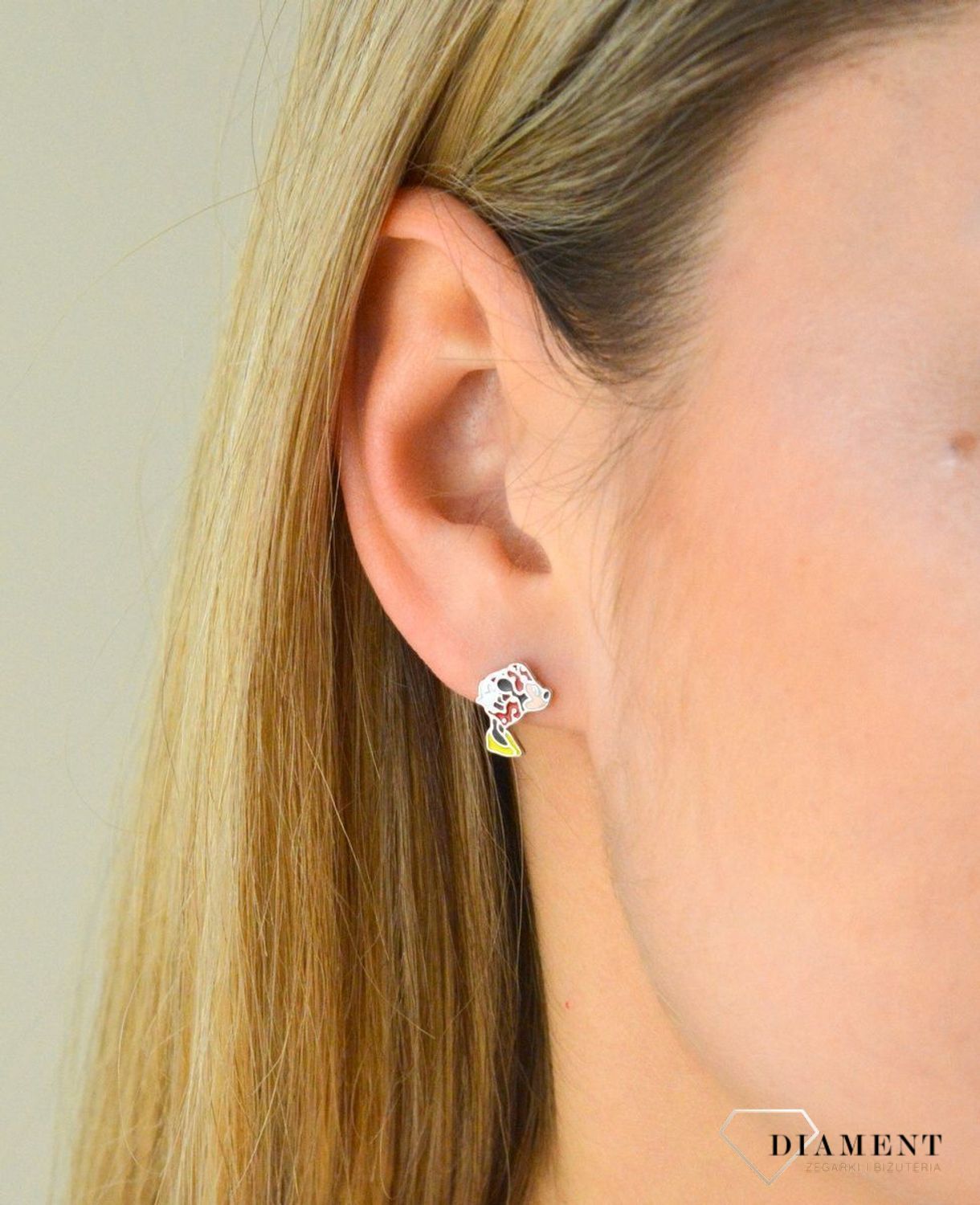 Srebrne kolczyki dla dziewczynki wiszące Myszka Miki. Srebrne kolczyki dla dziewczynki wiszące Myszka Miki. Dziecięce kolczyki wykonane ze srebra próby 925 z kolorową emalią. Dziecięce kolczyki z popularnym motywem bajkowym (1).jpg