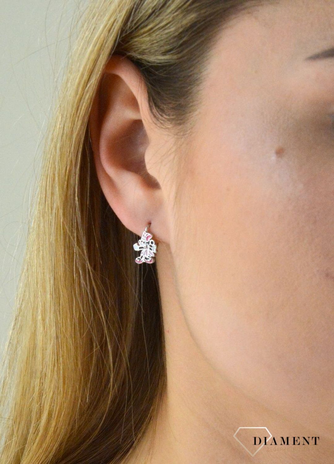 Srebrne kolczyki dla dziewczynki wiszące Myszka Minnie DIA-KLC-5877-925. Kolczyki Srebrne kolczyki dla dziewczynki wiszące Myszka Minnie wykonane ze srebra próby 925 z kolorową emalią.  (2).jpg