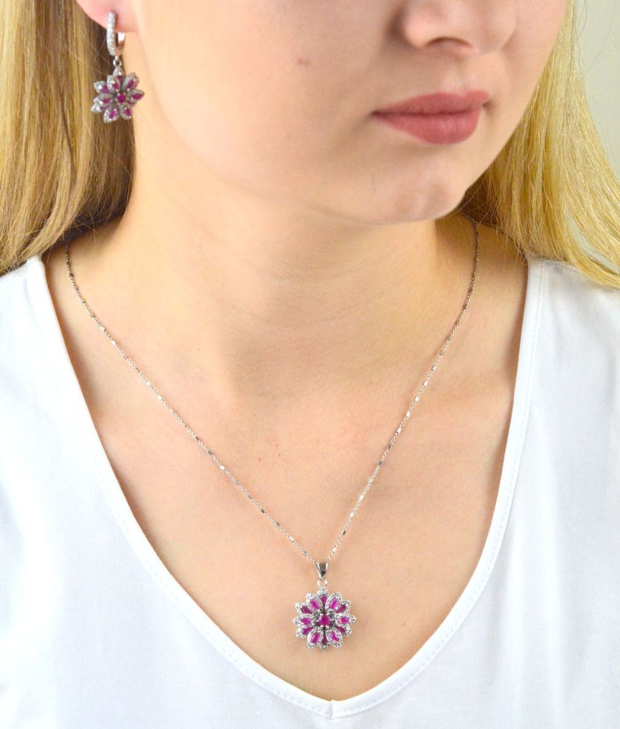 Kolczyki srebrne 'Kwiatek z różowymi cyrkoniami' DIA-KLC-5920-925. Kolczyki srebrne kwiatki. Kolczyki z cyrkoniami. Kolczyki z różowymi cyrkoniami. Kolczyki idealne na prezent. Kolczyki dla każdej kobiety..jpg