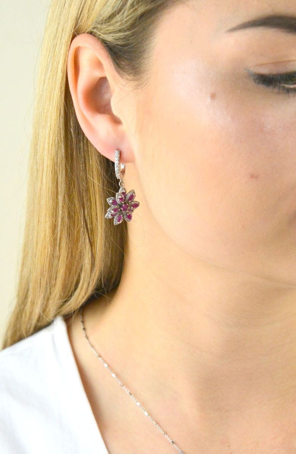 Kolczyki srebrne 'Kwiatek z różowymi cyrkoniami' DIA-KLC-5920-925. Kolczyki srebrne kwiatki. Kolczyki z cyrkoniami. Kolczyki z różowymi cyrkoniami. Kolczyki idealne na prezent. Kolczyki dla każdej kobiety..jpg