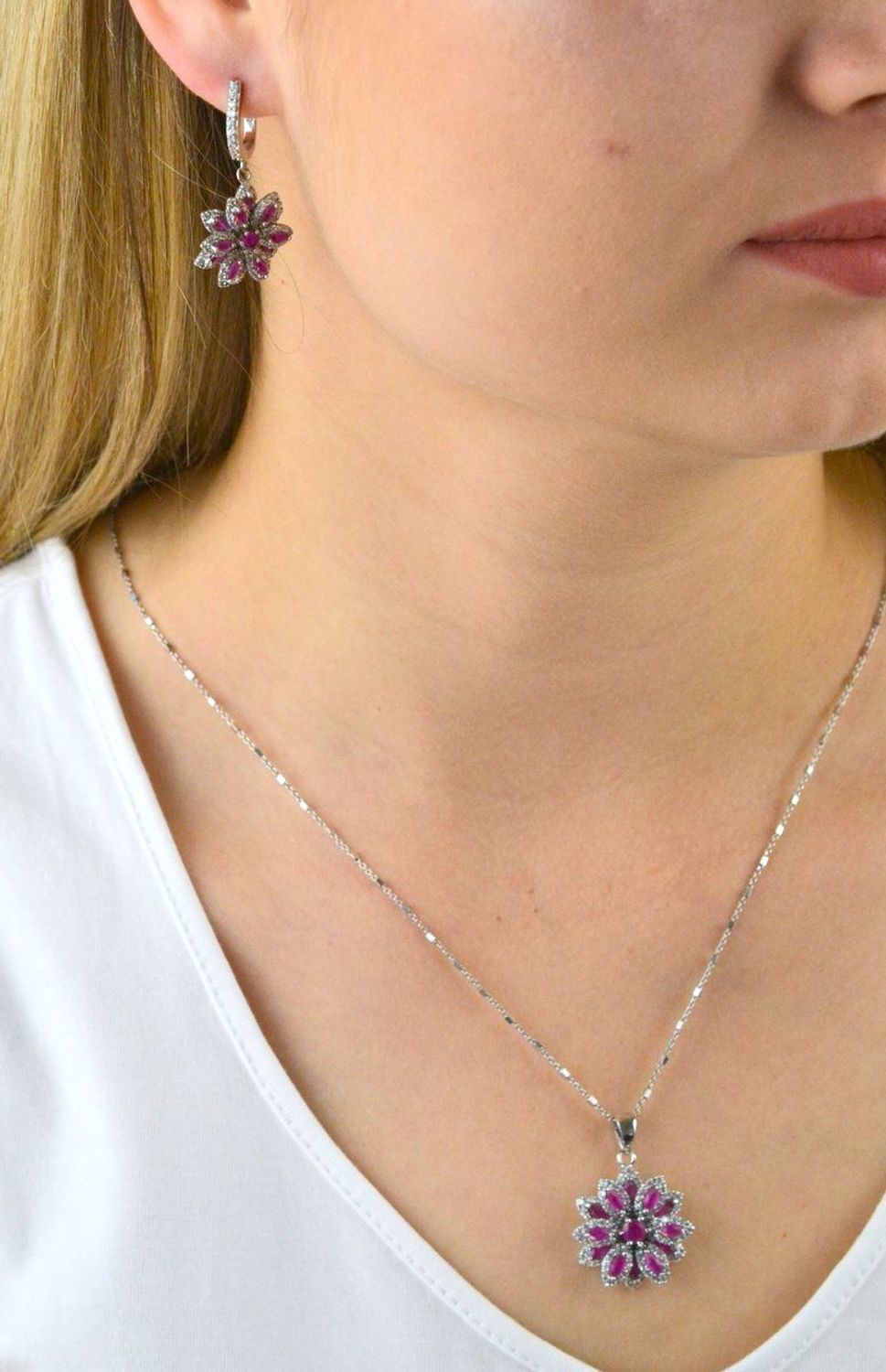 Kolczyki srebrne 'Kwiatek z różowymi cyrkoniami' DIA-KLC-5920-925. Kolczyki srebrne kwiatki. Kolczyki z cyrkoniami. Kolczyki z różowymi cyrkoniami. Kolczyki idealne na prezent. Kolczyki dla każdej kobiety..jpg