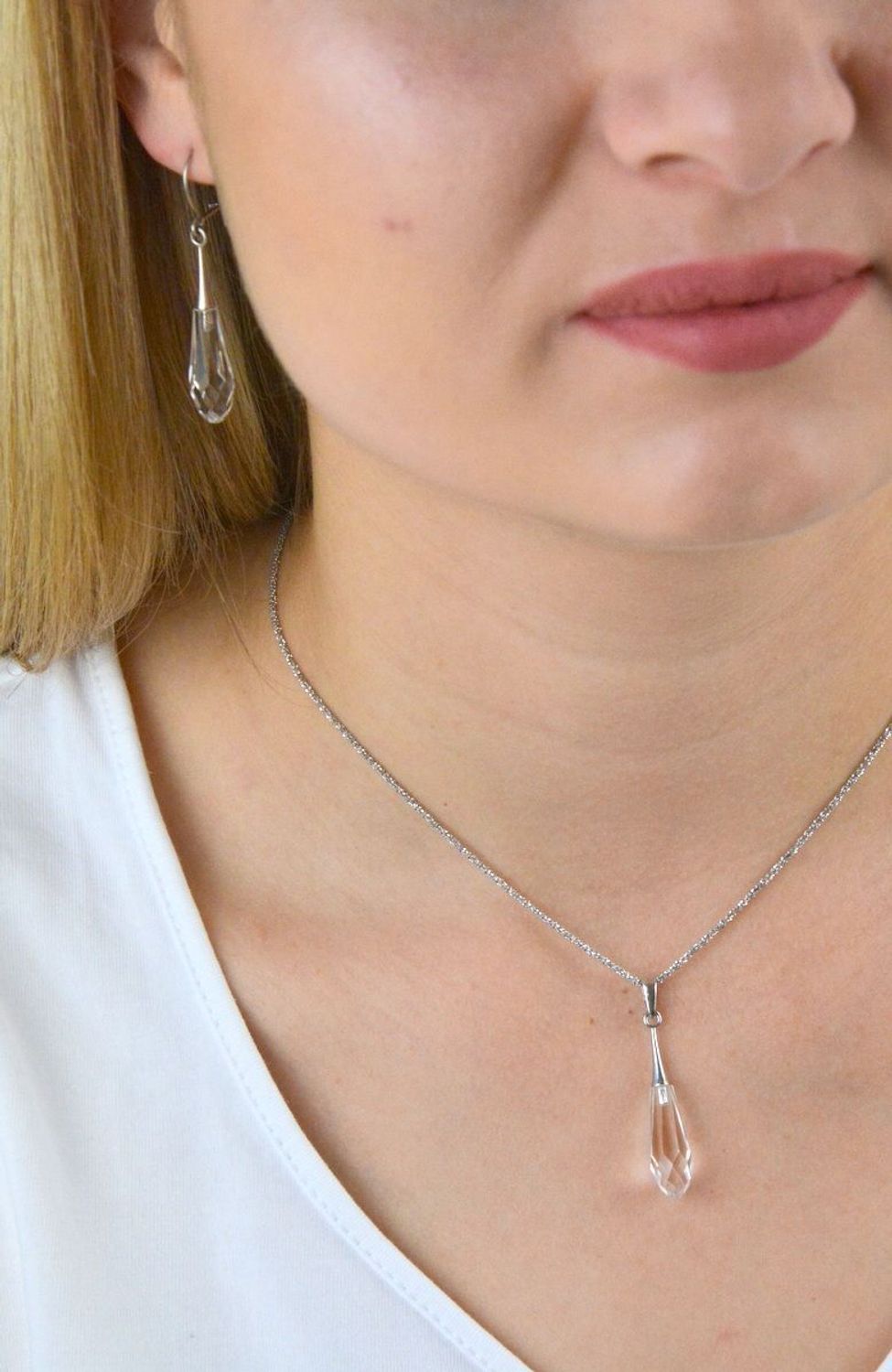 Kolczyki srebrne wiszące z kryształem DIA-KLC-5921-925. Srebrne kolczyki Kryształ. Srebrne kolczyki wiszące. Srebrne kolczyki dla kobiety. srebrne kolczyki idealne na prezent..jpg