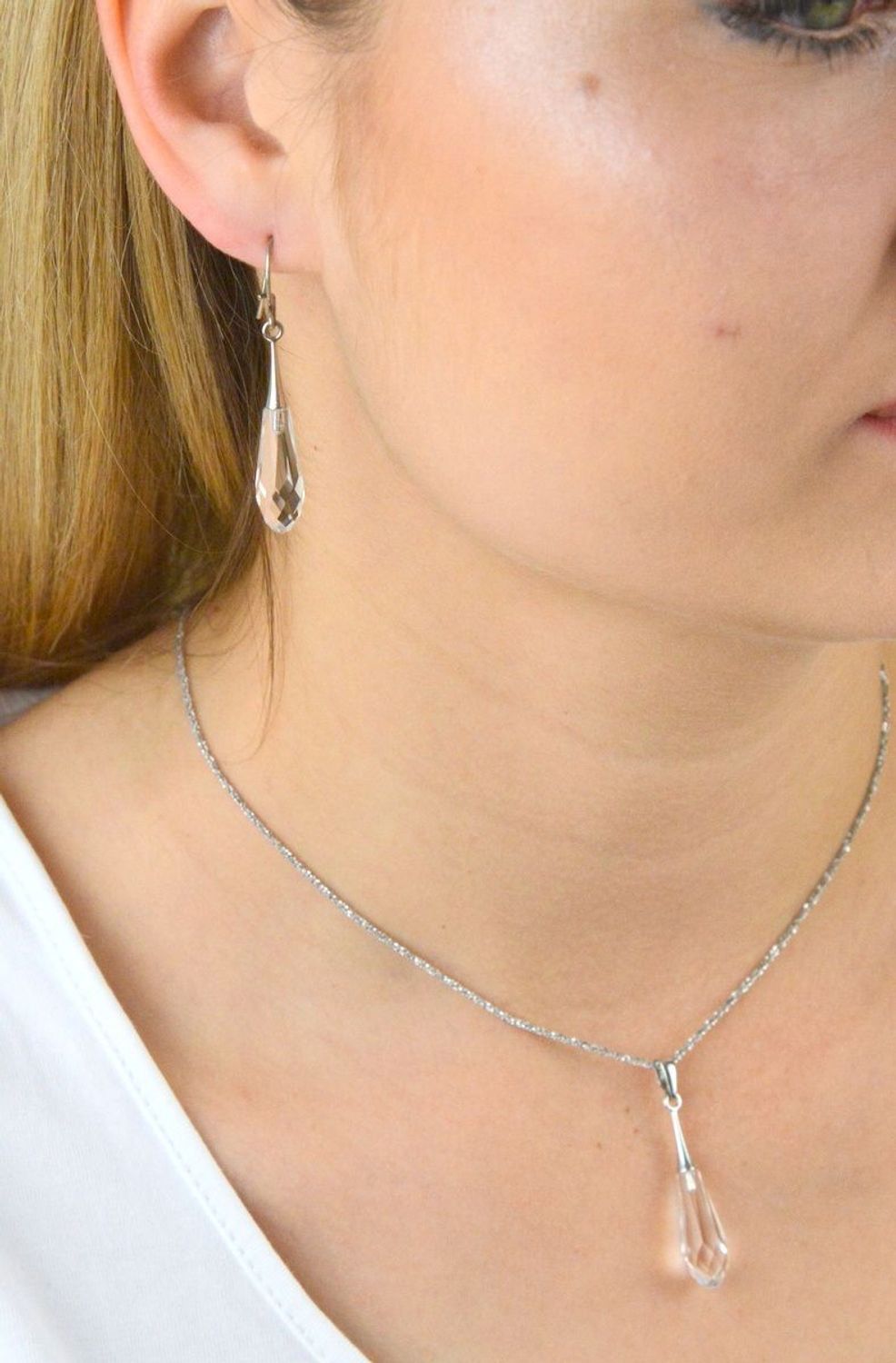 Kolczyki srebrne wiszące z kryształem DIA-KLC-5921-925. Srebrne kolczyki Kryształ. Srebrne kolczyki wiszące. Srebrne kolczyki dla kobiety. srebrne kolczyki idealne na prezent..jpg