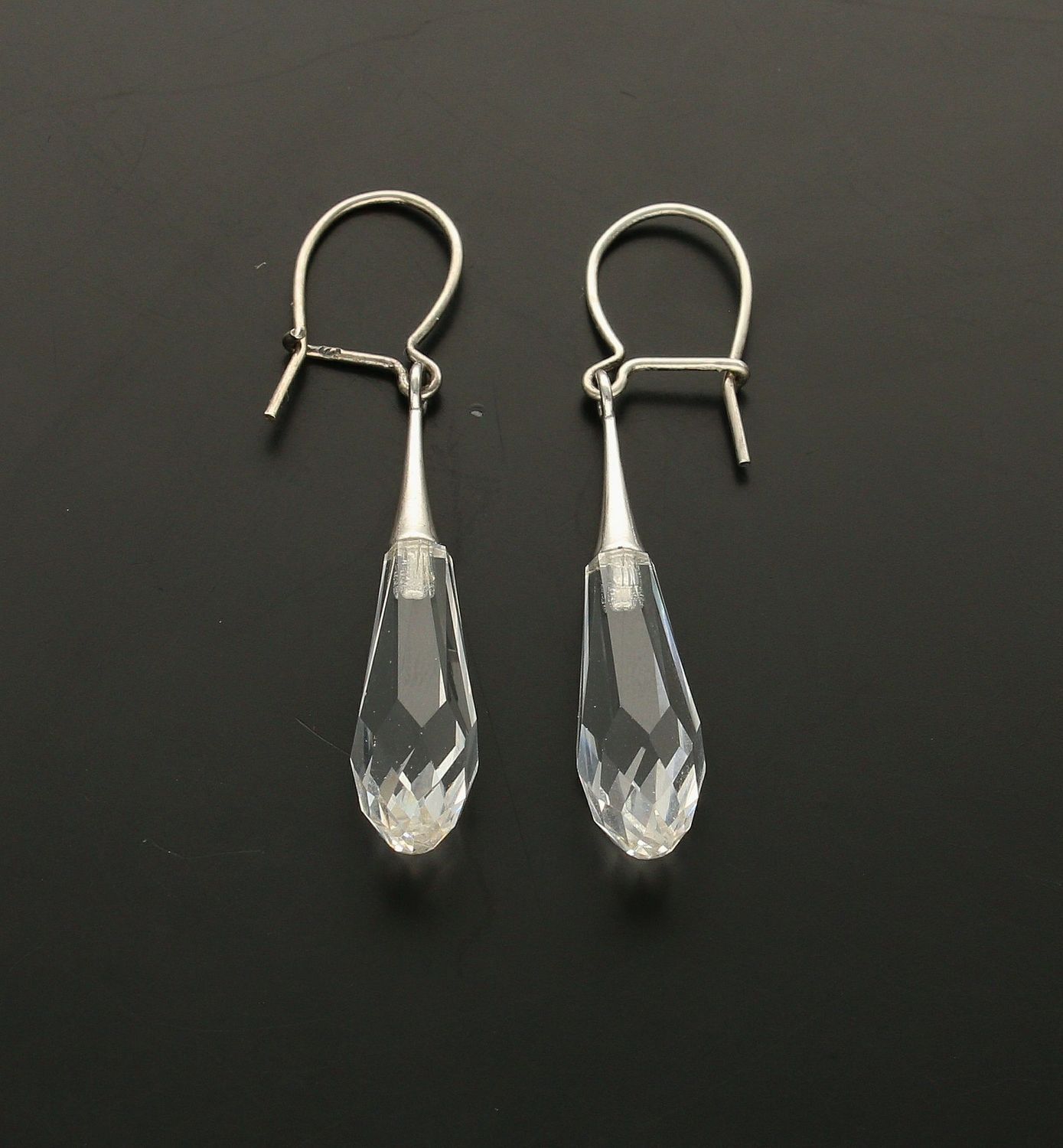 Kolczyki srebrne wiszące z kryształem DIA-KLC-5921-925. Srebrne kolczyki Kryształ. Srebrne kolczyki wiszące. Srebrne kolczyki dla kobiety. srebrne kolczyki idealne na prezent..jpg