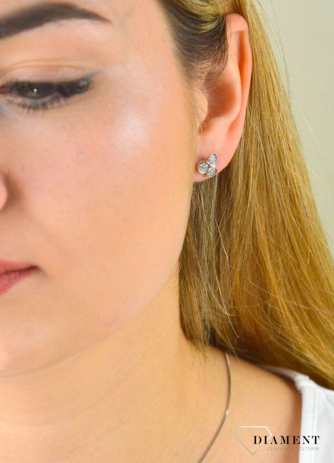 Kolczyki srebrne potrójne cyrkonie DIA-KLC-5924-925. Kolczyki srebrne cyrkonie. Kolczyki srebrne z cyrkoniami na sztyft. Kolczyki wkrętki. Kolczyki idealne na prezent. Kolczyki na każdą okazję..jpg
