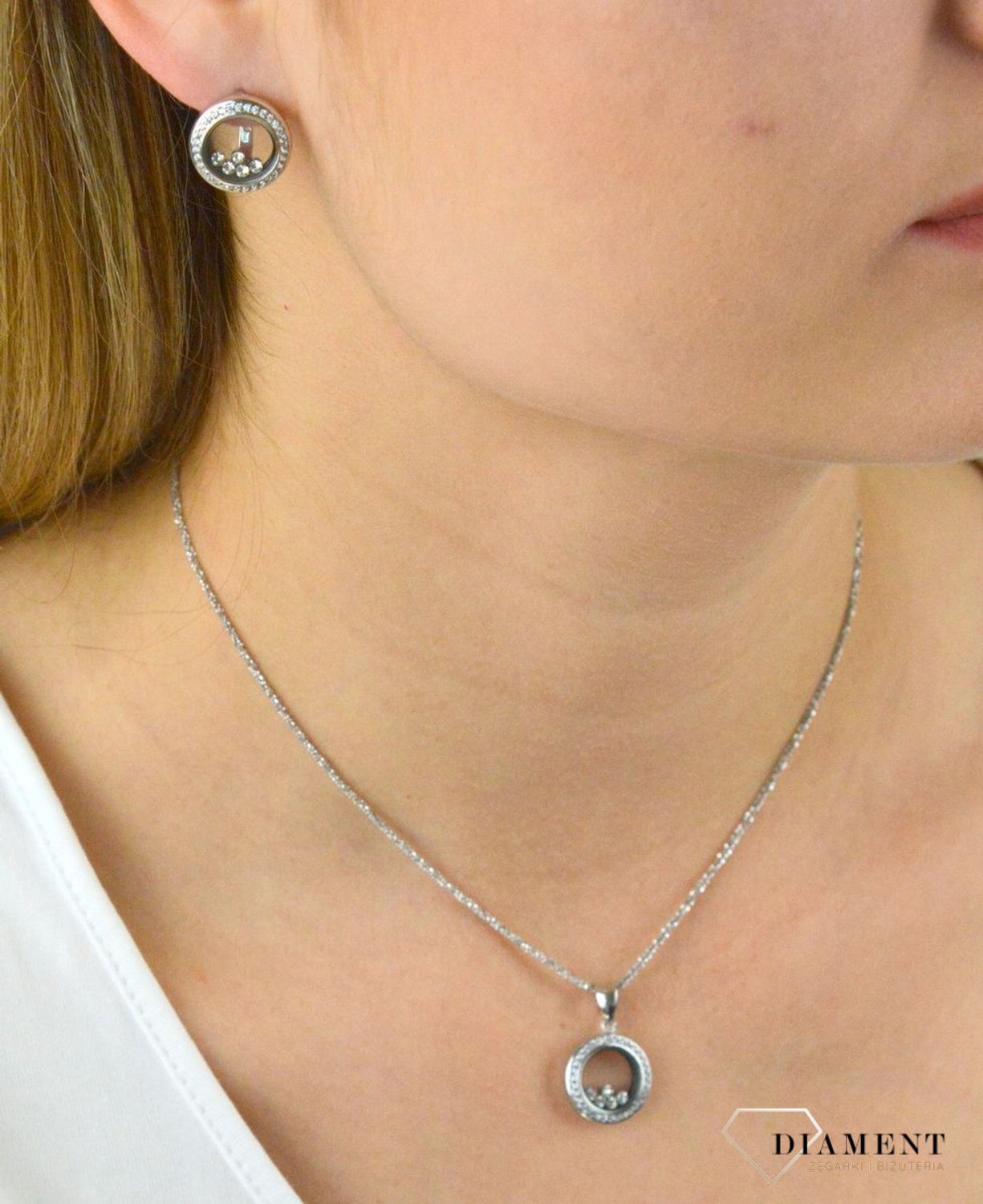 Kolczyki srebrne z cyrkoniami DIA-KLC-5930-925. Kolczyki srebrne z cyrkoniami. Kolczyki srebrne. Kolczyki srebrne z zapięciem typu lira. Kolczyki srebrne idealne na prezent. Kolczyki dla każdej kobiety..jpg