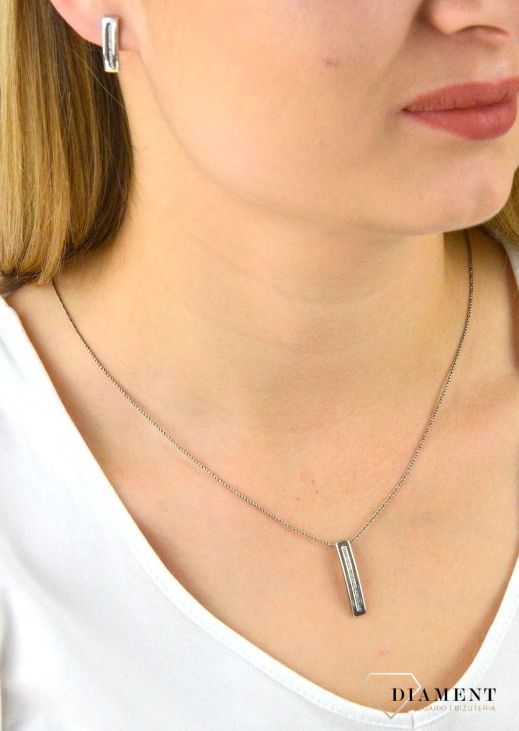 Kolczyki srebrne z cyrkoniami DIA-KLC-5934-925.  Kolczyki srebrne cyrkonie. Kolczyki srebrne z cyrkoniami na sztyft. Kolczyki wkrętki. Kolczyki idealne na prezent. Kolczyki na każdą okazję..jpg