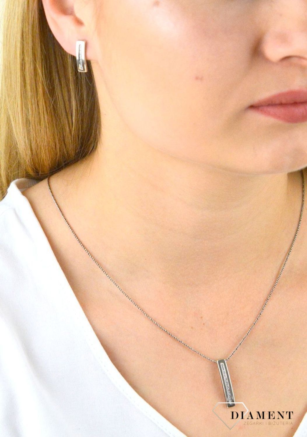 Kolczyki srebrne z cyrkoniami DIA-KLC-5934-925.  Kolczyki srebrne cyrkonie. Kolczyki srebrne z cyrkoniami na sztyft. Kolczyki wkrętki. Kolczyki idealne na prezent. Kolczyki na każdą okazję..jpg