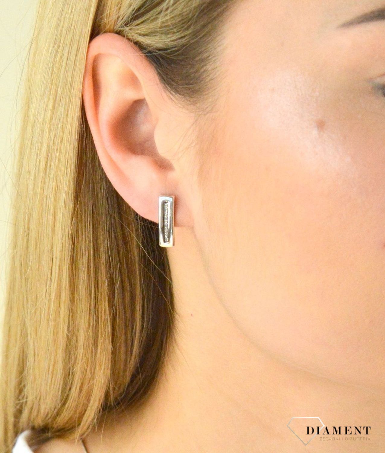 Kolczyki srebrne z cyrkoniami DIA-KLC-5934-925.  Kolczyki srebrne cyrkonie. Kolczyki srebrne z cyrkoniami na sztyft. Kolczyki wkrętki. Kolczyki idealne na prezent. Kolczyki na każdą okazję..jpg