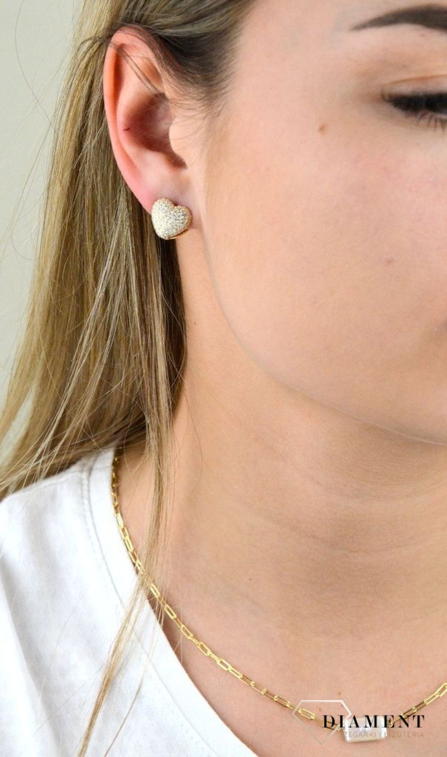 Kolczyki pozłacane  Wysadzane serca  925 DIAMENT DIA-KLC-5937-925.Srebrne kolczyki z motywem serc ozdobione cyrkonią w kolorze żółtym. Minimalistyczna biżuteria.jpg