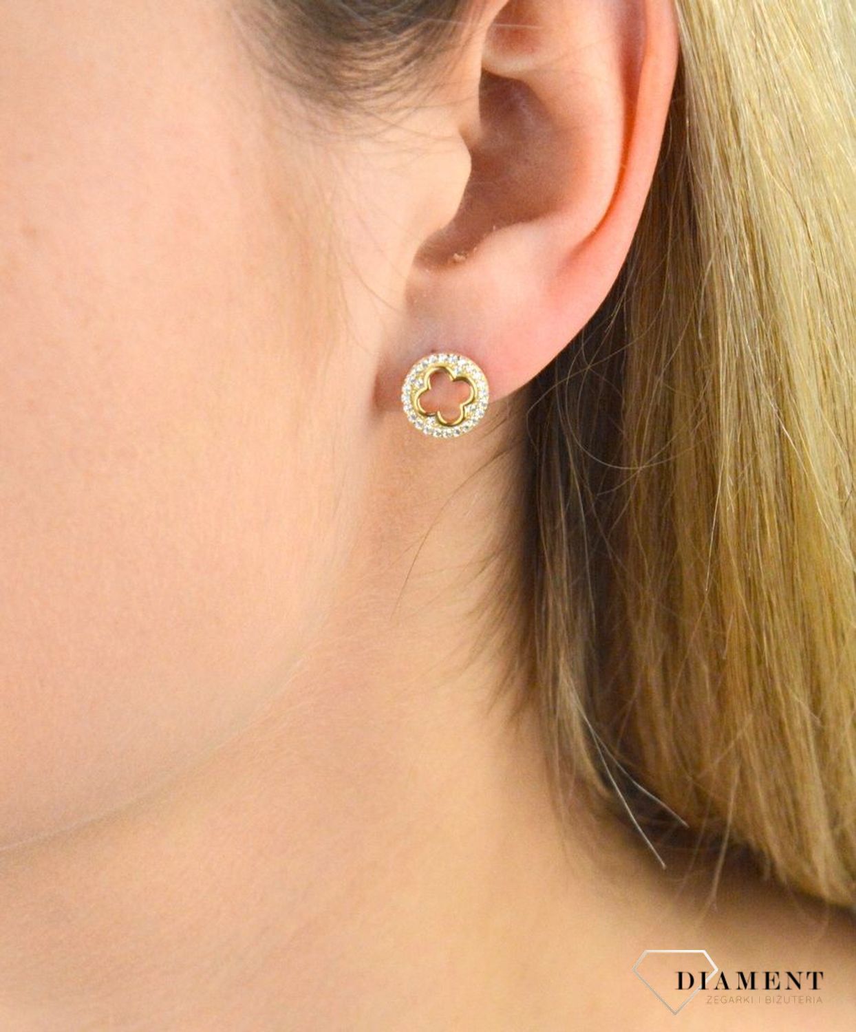 Kolczyki pozłacane  ramka koniczynki  925 DIA-KLC-5938-925 Intrygująca biżuteria o klasycznym zapięciu na sztyft wykonana z srebra próby 925. Kolczyki idealne na prezent dla każdej.jpg
