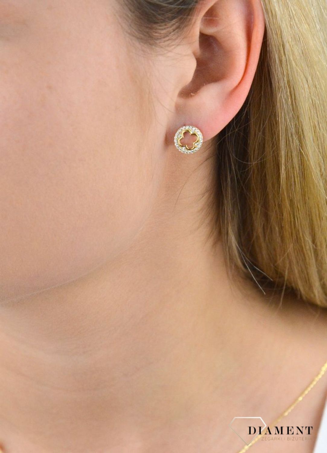 Kolczyki pozłacane  ramka koniczynki  925 DIA-KLC-5938-925 Intrygująca biżuteria o klasycznym zapięciu na sztyft wykonana z srebra próby 925. Kolczyki idealne na prezent dla każdej.jpg