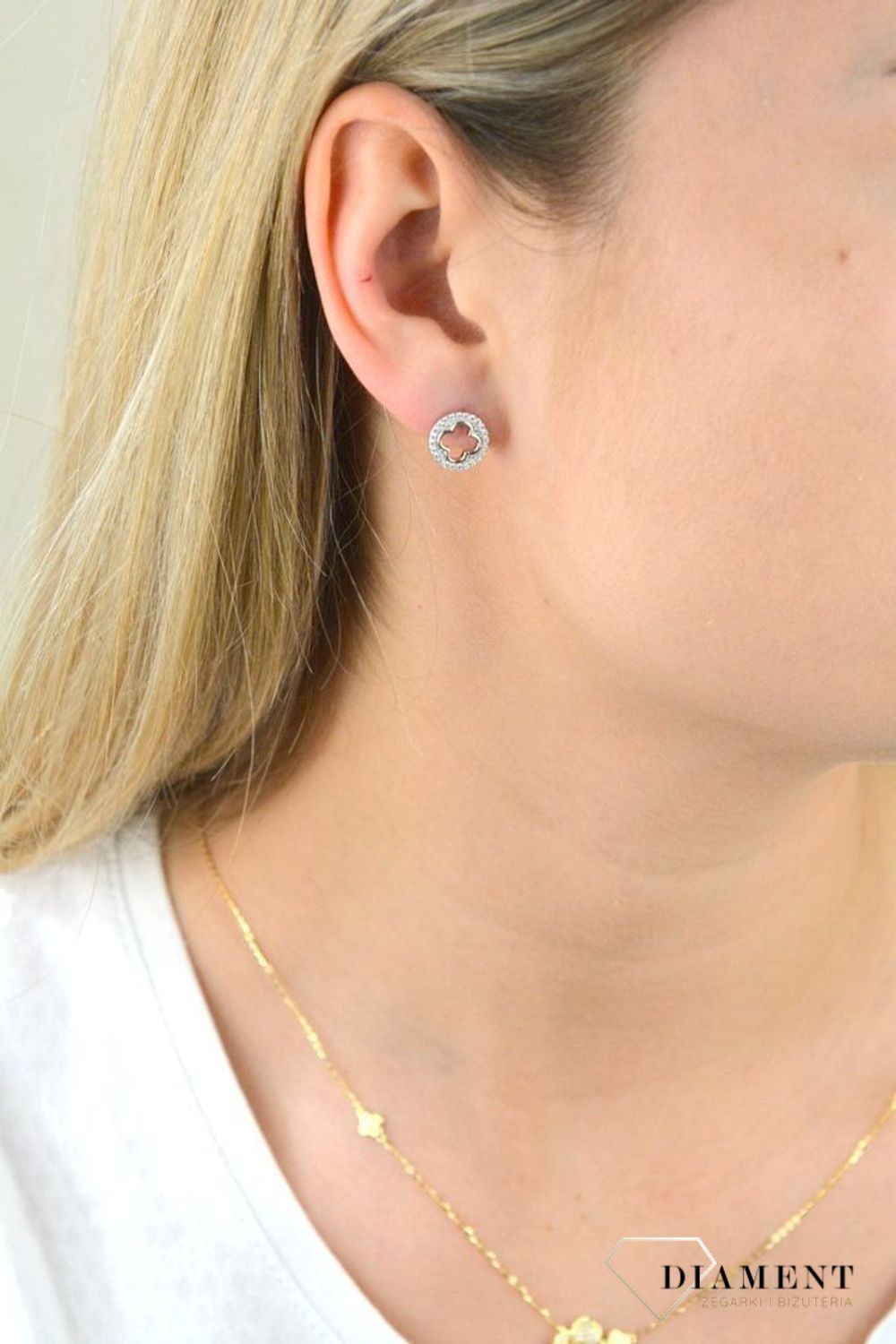 Kolczyki srebrne  ramka koniczynki  925 DIA-KLC-5938B-925. Intrygująca biżuteria o klasycznym zapięciu na sztyft wykonana z srebra próby 925. Kolczyki idealne na prezent dla każdej kobiety.jpg