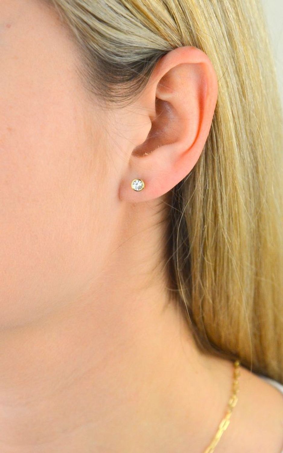 Zawieszka złota Złoty medalik Serce Jezusa, próba 585 DIA-ZAW-12173-585 Złoty medalik Serce Jezusa. Piękny medalik o bogatej symbolice religijnej. Sakralną biżuterię wykonano z 14-karatowego.jpg