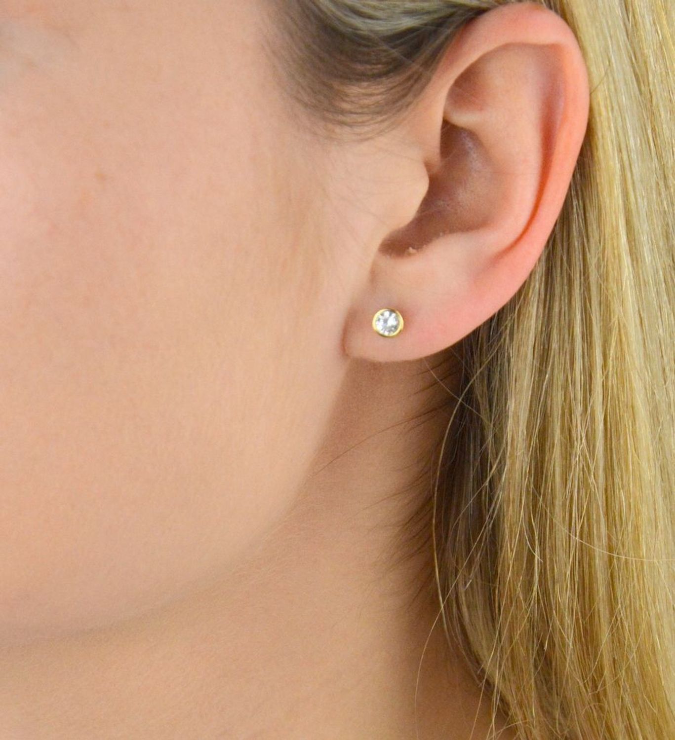 Zawieszka złota Złoty medalik Serce Jezusa, próba 585 DIA-ZAW-12173-585 Złoty medalik Serce Jezusa. Piękny medalik o bogatej symbolice religijnej. Sakralną biżuterię wykonano z 14-karatowego.jpg