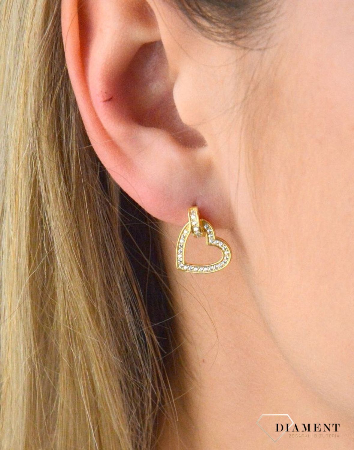 Kolczyki pozłacane  Serca w cyrkoniach  925 DIA-KLC-5955-925  Intrygująca biżuteria o klasycznym zapięciu na sztyft wykonana z srebra próby 925. Kolczyki idealne na prezent dla każdej.jpg