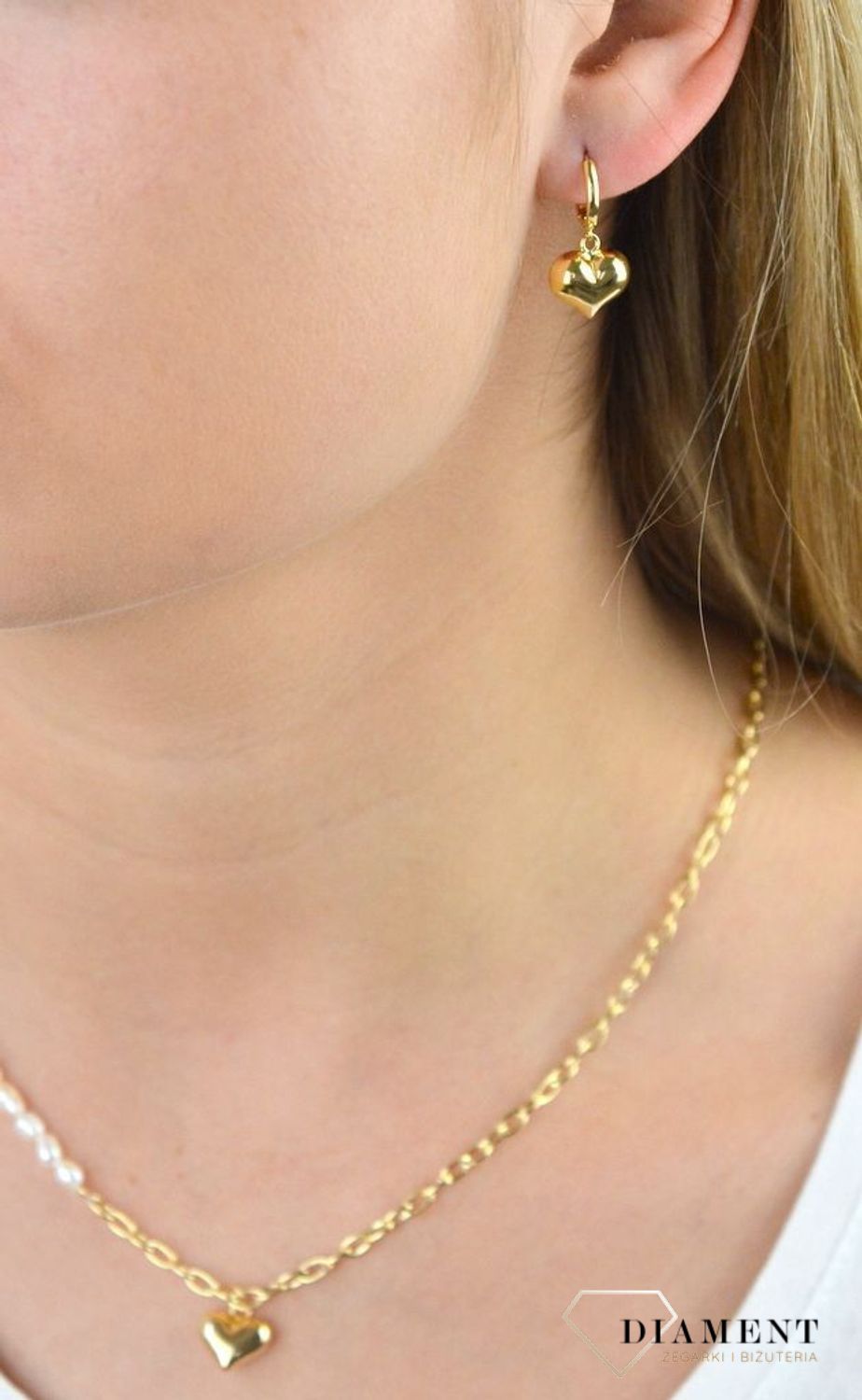 Kolczyki pozłacane  Kółeczka z serduszkiem  925 DIA-KLC-5956-925. Srebrne kolczyki próby 925 w pozłoceniu żółtego złota w kształcie koła z zawieszką o formie serca. Idealny pomysł na prezent..jpg