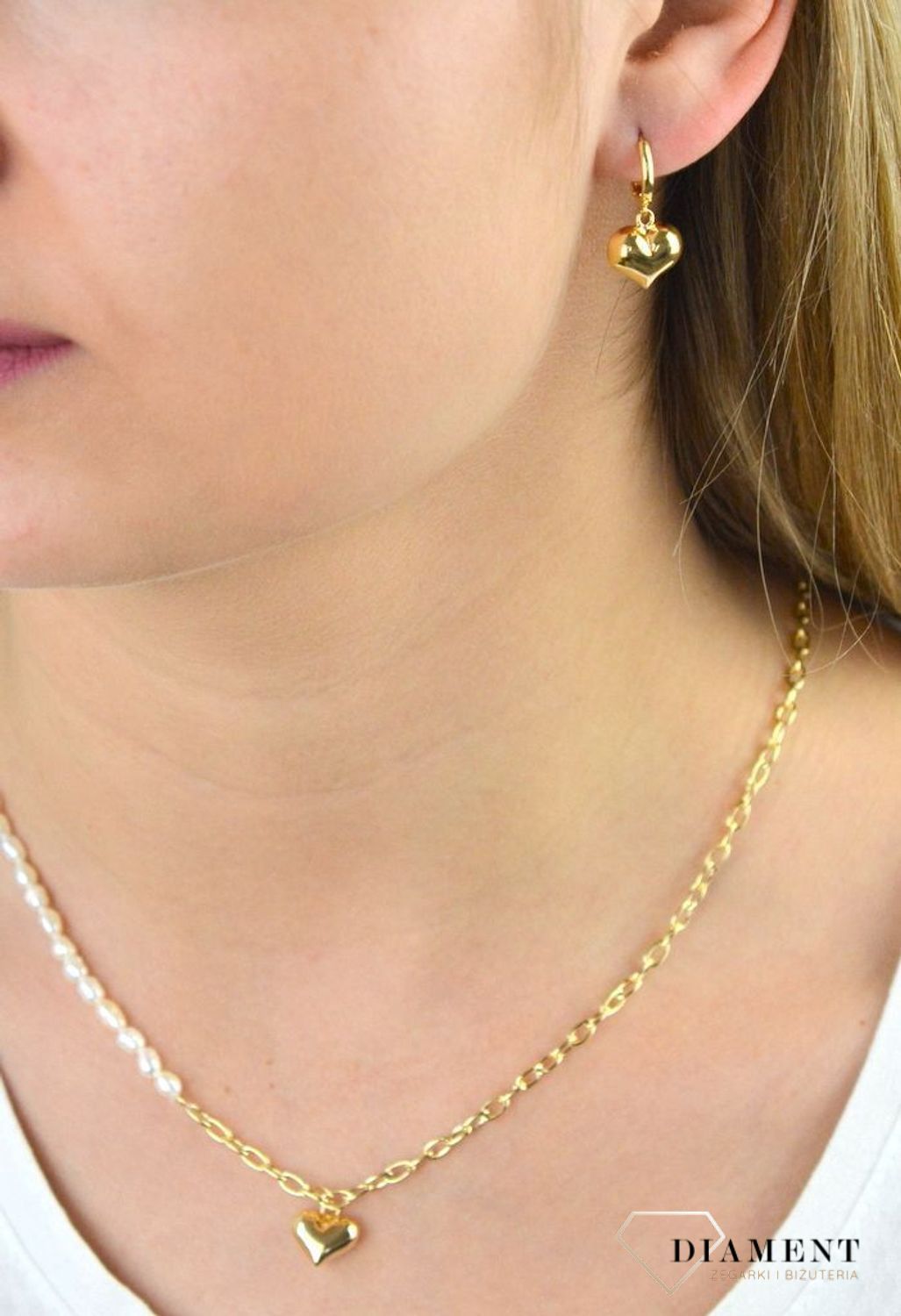 Kolczyki pozłacane  Kółeczka z serduszkiem  925 DIA-KLC-5956-925. Srebrne kolczyki próby 925 w pozłoceniu żółtego złota w kształcie koła z zawieszką o formie serca. Idealny pomysł na prezent..jpg