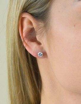 Kolczyki pozłacane z cyrkonią 0,6 mm 925 DIAMENT DIA-KLC-5960-925 Srebrne kolczyki z okrągłą cyrkonią w kolorze białym. Minimalistyczna biżuteria zapinana na sztyft, doda subtelnego blasku (1).JPG