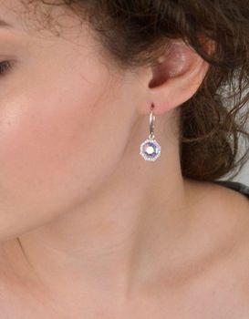 Kolczyki srebrne DIA-KLC-6114-925 – geometryczne wiszące zdobione kryształem Swarovski i cyrkoniami. Długość 3,0 cm, szerokość 1,1 cm, próba 925, zapięcie bigiel angielski. Elegancja i luksus na co dzień i od święta (2).JPG