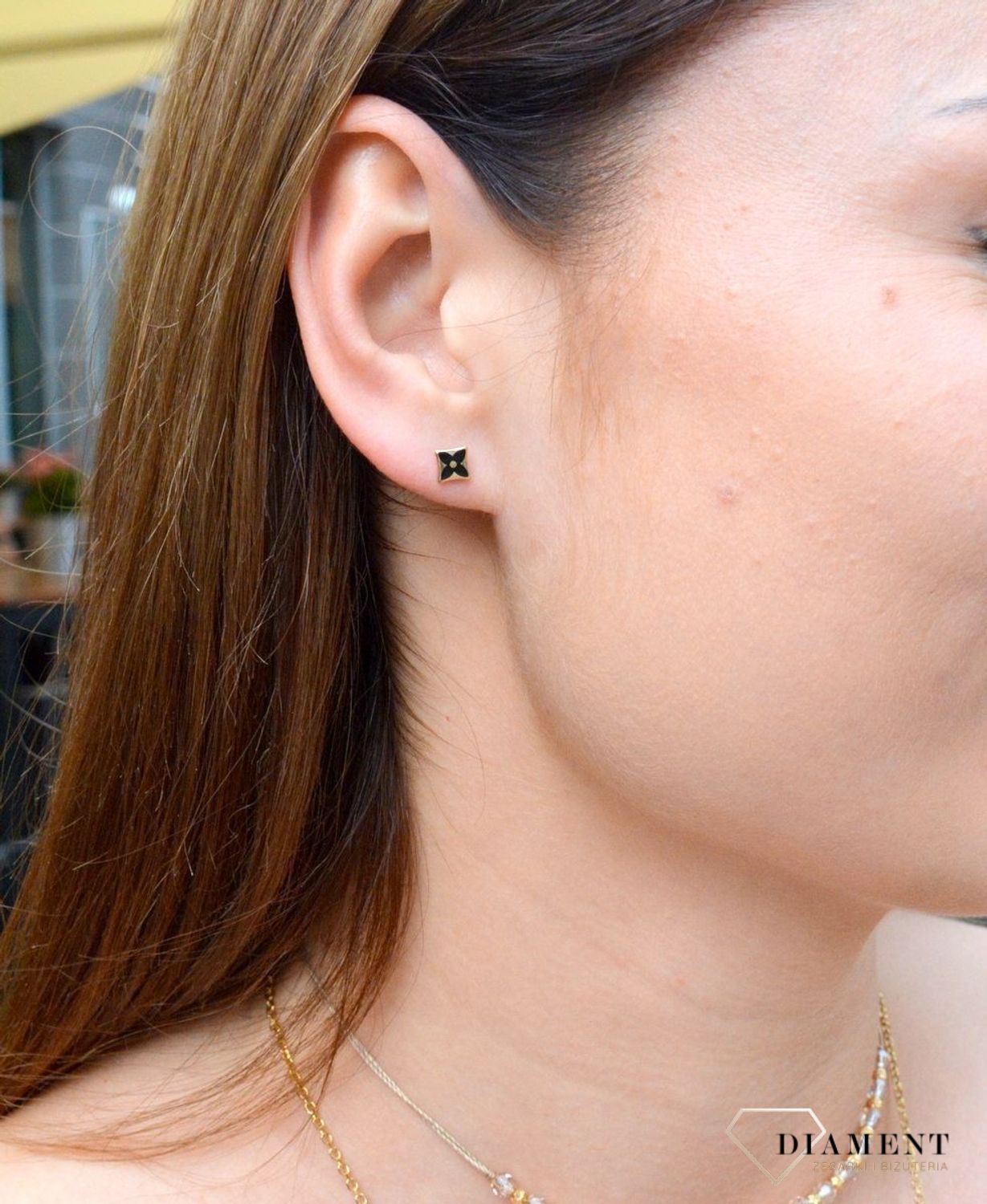 Złote kolczyki próby 585 w kształcie kwiatka.jpg