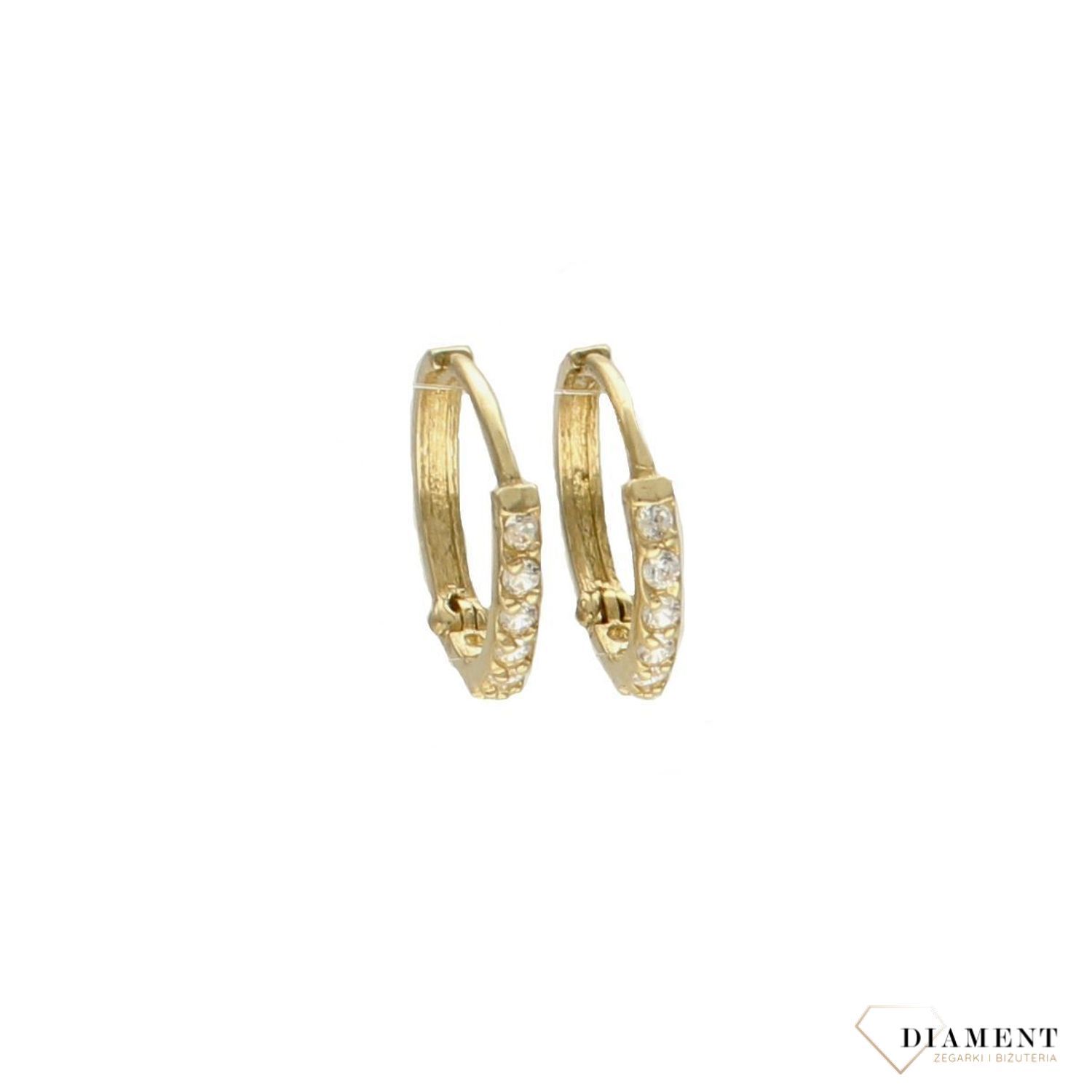 Złote kolczyki koła próby 585  DIA-KLC-6164-585. Eleganckie, złote kolczyki koła wykonane z najwyższej jakości złota próby 585 o wadze około 0,80 gram. Średnica kolczyków wynosi 1,2 cm..jpg